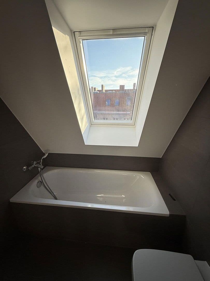 Prenájom bytu 3-izbový 99 m², Blissestraße, Berlin, Berlín Prenájom bytu 3-izbový 99 m², Blissestraße, Berlin, Berlín