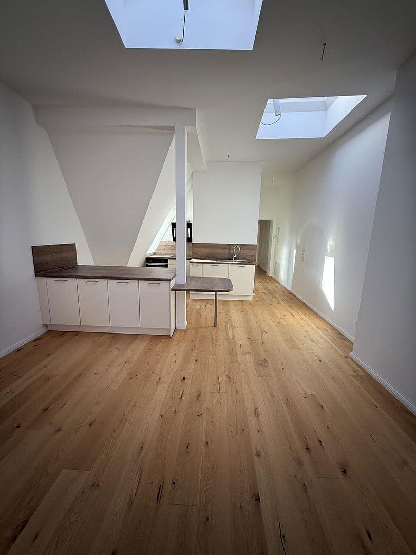 Prenájom bytu 3-izbový 99 m², Blissestraße, Berlin, Berlín Prenájom bytu 3-izbový 99 m², Blissestraße, Berlin, Berlín