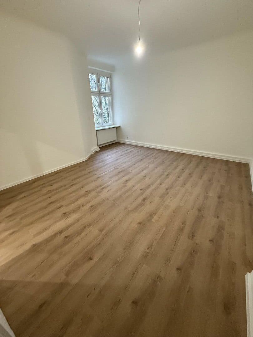 Prenájom bytu 2-izbový 85 m², Provinzstraße, Berlin, Berlín Prenájom bytu 2-izbový 85 m², Provinzstraße, Berlin, Berlín