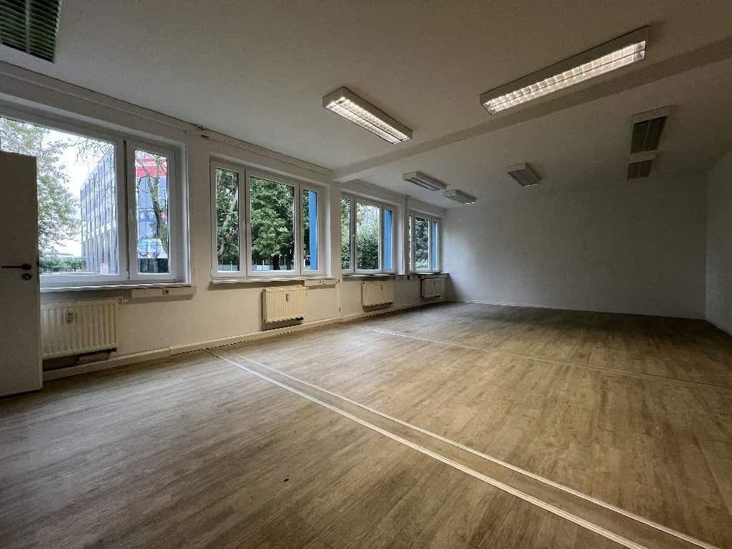 Prenájom kancelárie 2.000 m², Grenzstraße 28, Halle, Sasko-Anhaltsko Prenájom kancelárie 2.000 m², Grenzstraße 28, Halle, Sasko-Anhaltsko