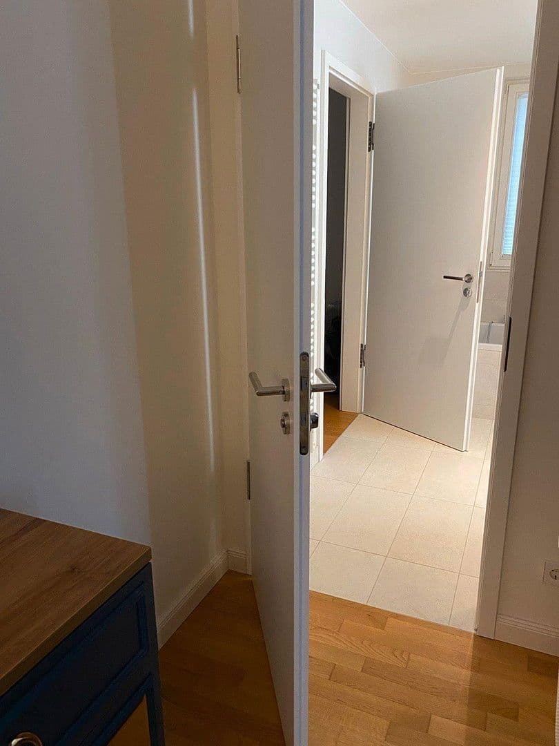 Prenájom bytu 3-izbový 100 m², Düsseldorf, Severné Porýnie - Westfálsko Prenájom bytu 3-izbový 100 m², Düsseldorf, Severné Porýnie - Westfálsko