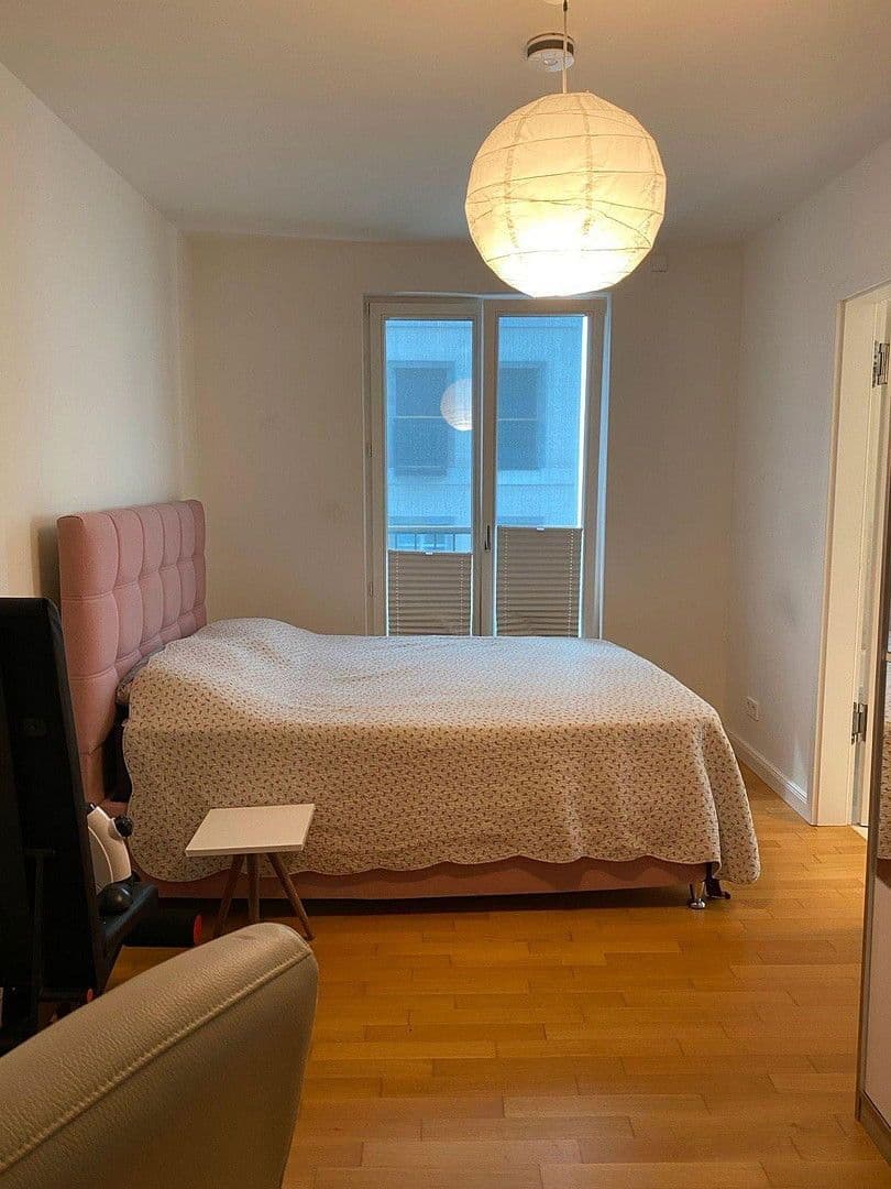 Prenájom bytu 3-izbový 100 m², Düsseldorf, Severné Porýnie - Westfálsko Prenájom bytu 3-izbový 100 m², Düsseldorf, Severné Porýnie - Westfálsko