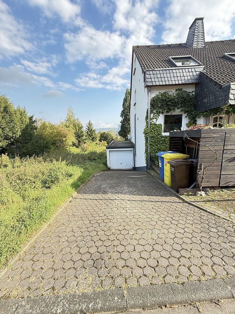 Prenájom bytu 5-izbový 165 m², Koblenz, Porýnie-Falcko Prenájom bytu 5-izbový 165 m², Koblenz, Porýnie-Falcko