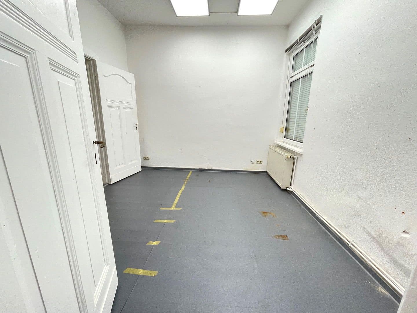 Prenájom nebytového priestoru 164 m², Bahnhofstr. 14, Biesenthal, Brandenbursko Prenájom nebytového priestoru 164 m², Bahnhofstr. 14, Biesenthal, Brandenbursko