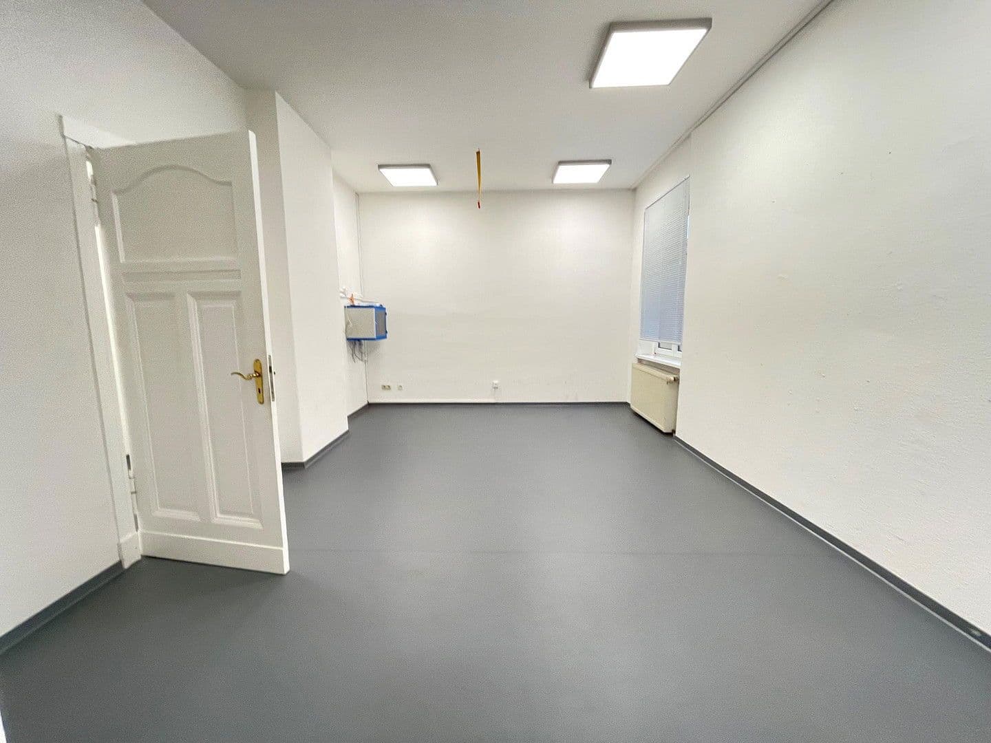 Prenájom nebytového priestoru 164 m², Bahnhofstr. 14, Biesenthal, Brandenbursko Prenájom nebytového priestoru 164 m², Bahnhofstr. 14, Biesenthal, Brandenbursko