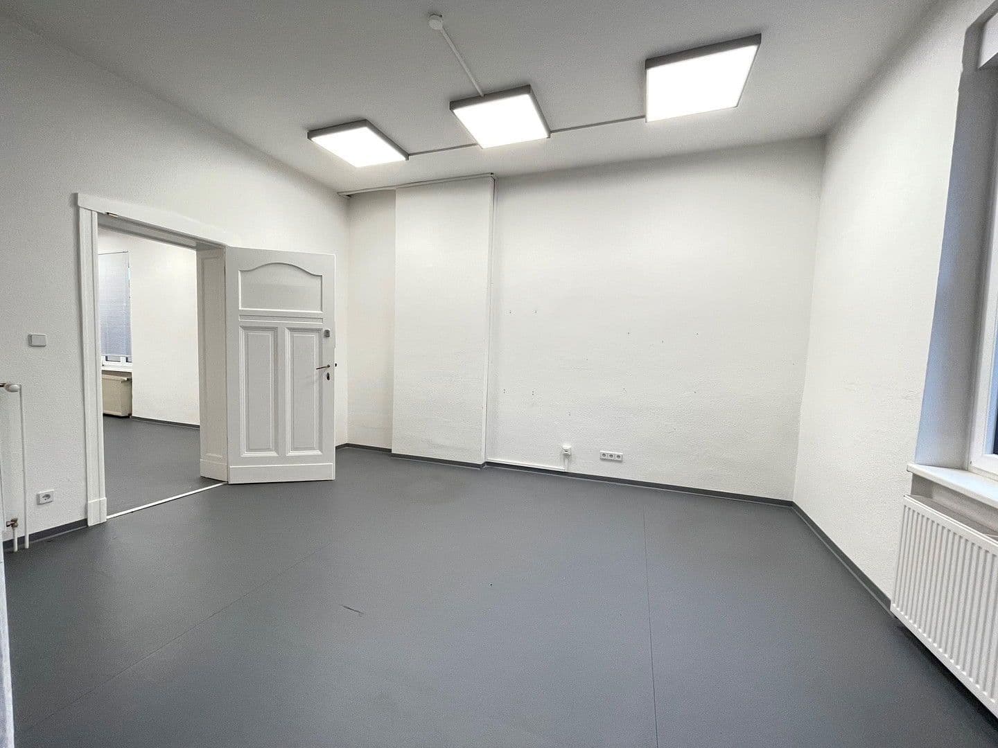 Prenájom nebytového priestoru 164 m², Bahnhofstr. 14, Biesenthal, Brandenbursko Prenájom nebytového priestoru 164 m², Bahnhofstr. 14, Biesenthal, Brandenbursko