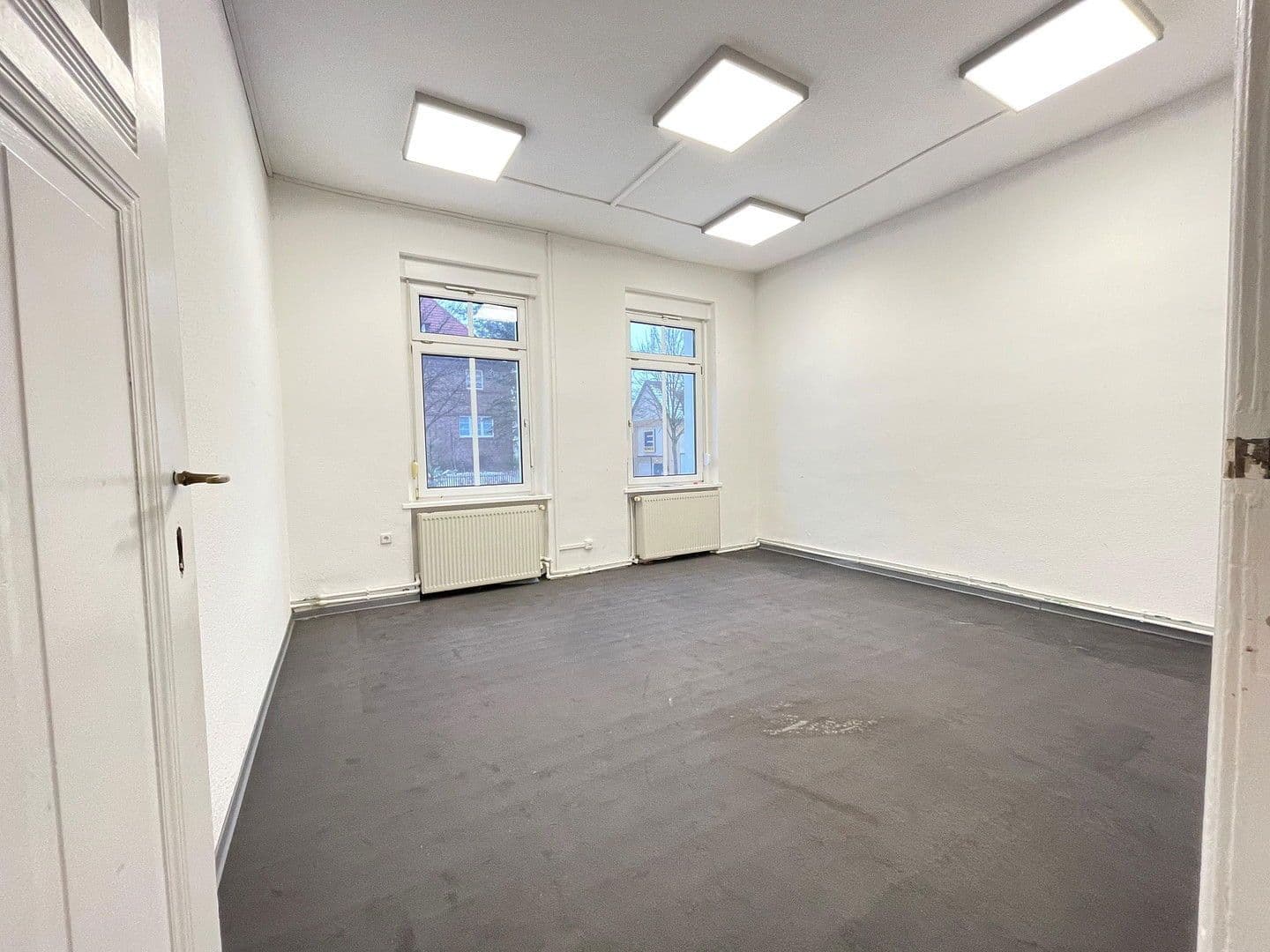 Prenájom nebytového priestoru 164 m², Bahnhofstr. 14, Biesenthal, Brandenbursko Prenájom nebytového priestoru 164 m², Bahnhofstr. 14, Biesenthal, Brandenbursko