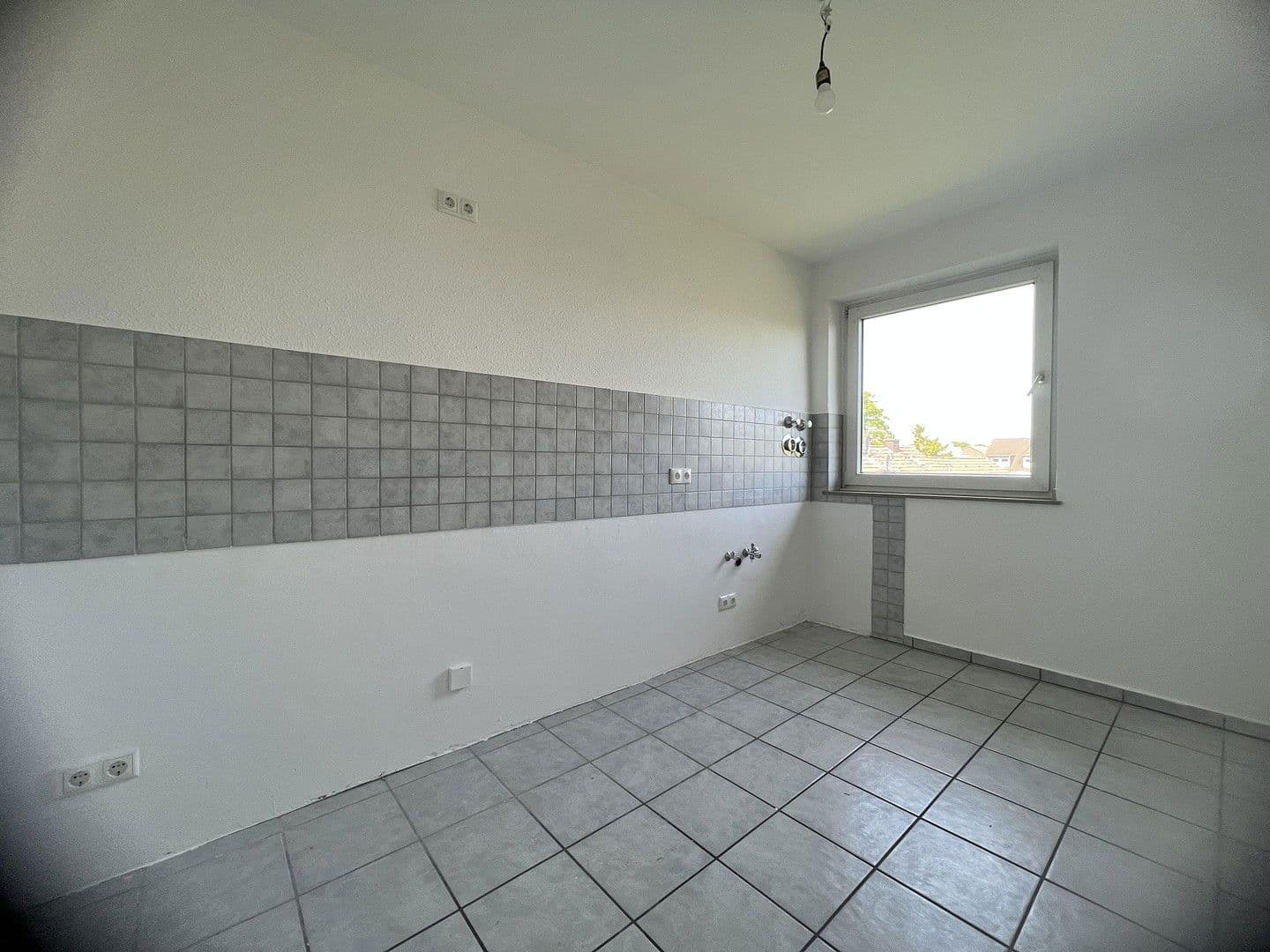 Prenájom bytu 2-izbový 57 m², Dönhoffstr.28, Leverkusen, Severné Porýnie - Westfálsko Prenájom bytu 2-izbový 57 m², Dönhoffstr.28, Leverkusen, Severné Porýnie - Westfálsko