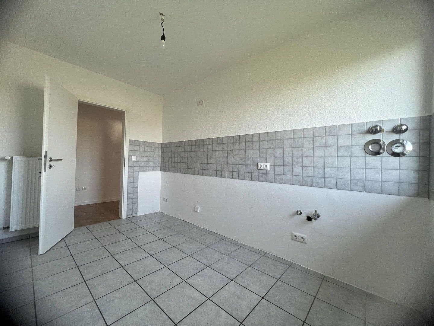 Prenájom bytu 2-izbový 57 m², Dönhoffstr.28, Leverkusen, Severné Porýnie - Westfálsko Prenájom bytu 2-izbový 57 m², Dönhoffstr.28, Leverkusen, Severné Porýnie - Westfálsko