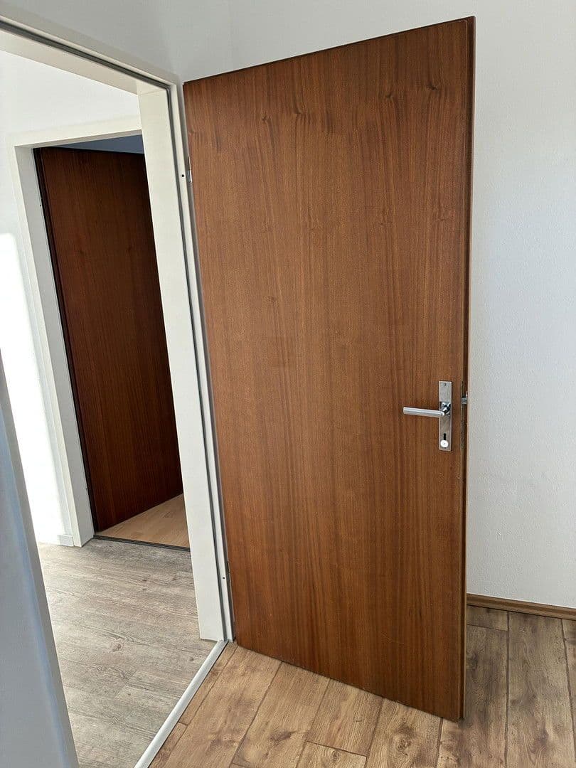 Prenájom bytu 4-izbový 94 m², Bahraer Straße 14, Hirschstein, Sasko Prenájom bytu 4-izbový 94 m², Bahraer Straße 14, Hirschstein, Sasko