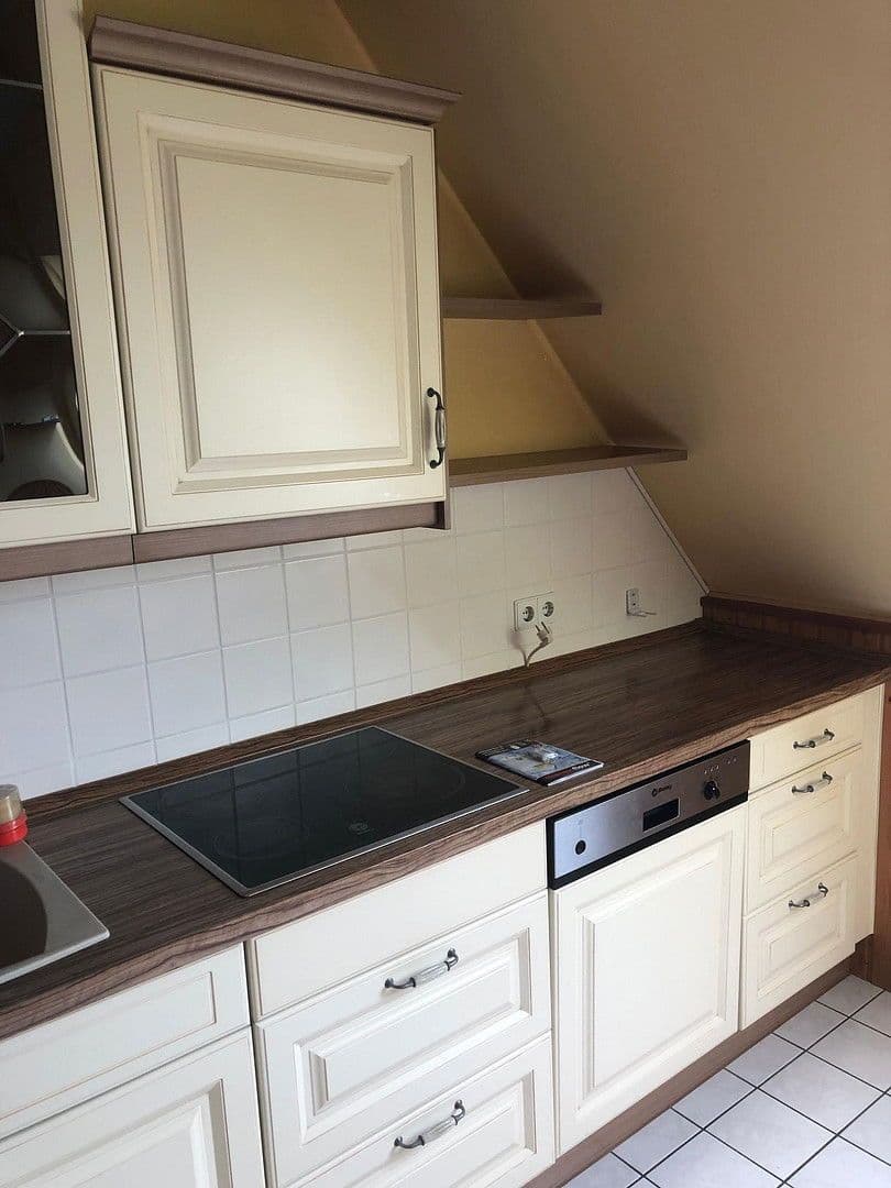 Prenájom bytu 4-izbový 94 m², Bahraer Straße 14, Hirschstein, Sasko Prenájom bytu 4-izbový 94 m², Bahraer Straße 14, Hirschstein, Sasko