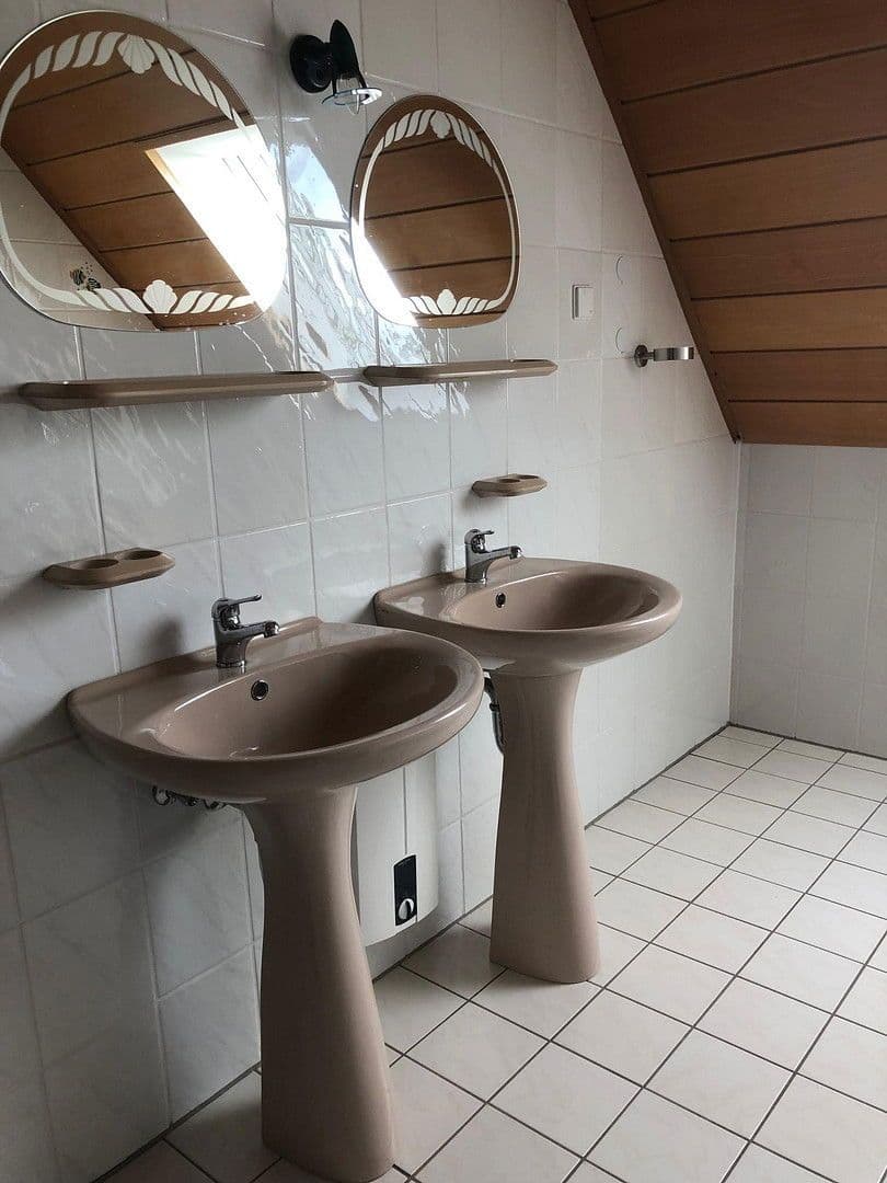 Prenájom bytu 4-izbový 94 m², Bahraer Straße 14, Hirschstein, Sasko Prenájom bytu 4-izbový 94 m², Bahraer Straße 14, Hirschstein, Sasko