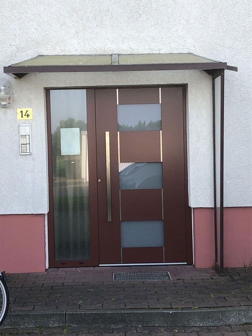 Prenájom bytu 4-izbový 94 m², Bahraer Straße 14, Hirschstein, Sasko Prenájom bytu 4-izbový 94 m², Bahraer Straße 14, Hirschstein, Sasko