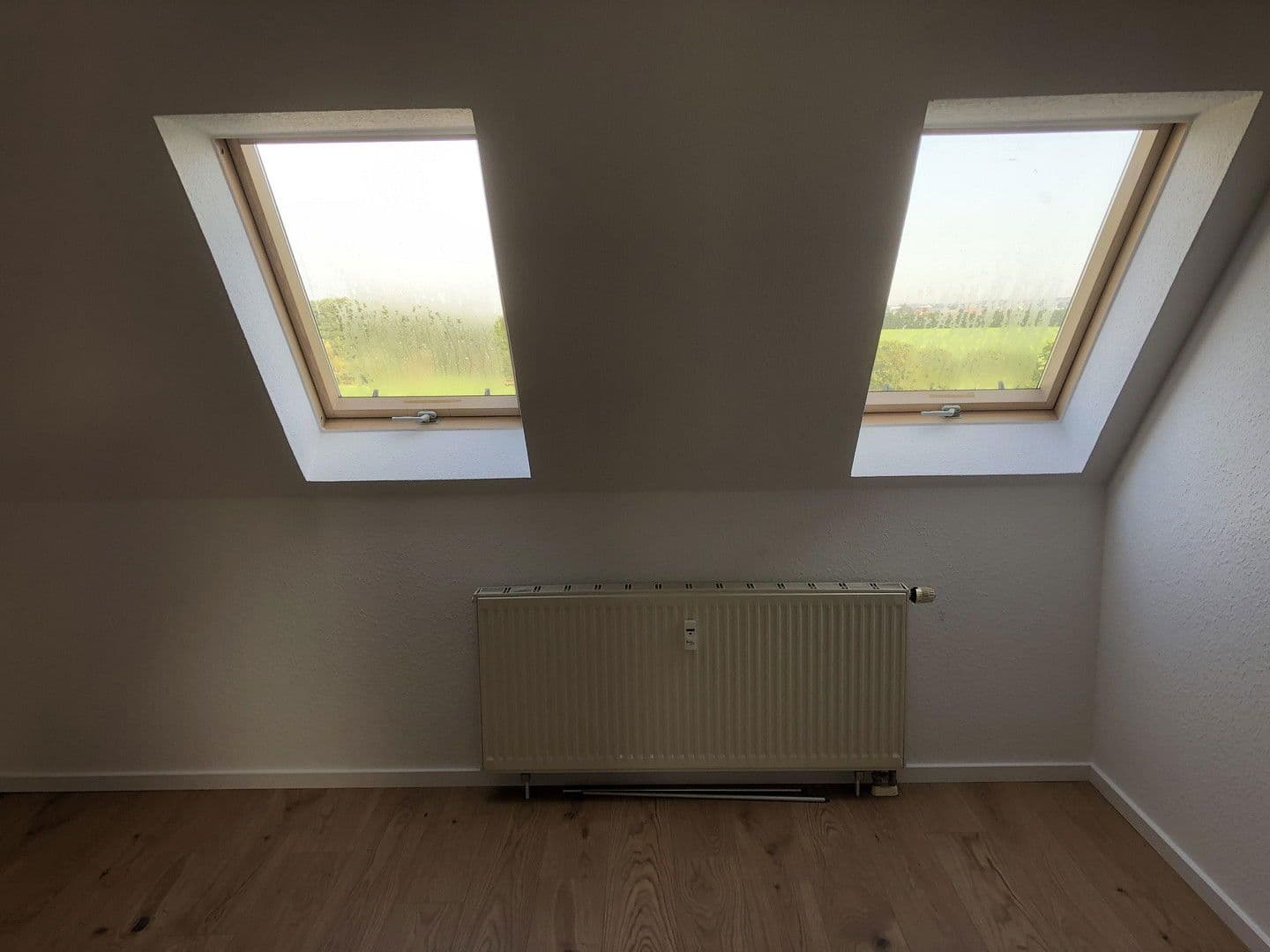 Prenájom bytu 4-izbový 94 m², Bahraer Straße 14, Hirschstein, Sasko Prenájom bytu 4-izbový 94 m², Bahraer Straße 14, Hirschstein, Sasko