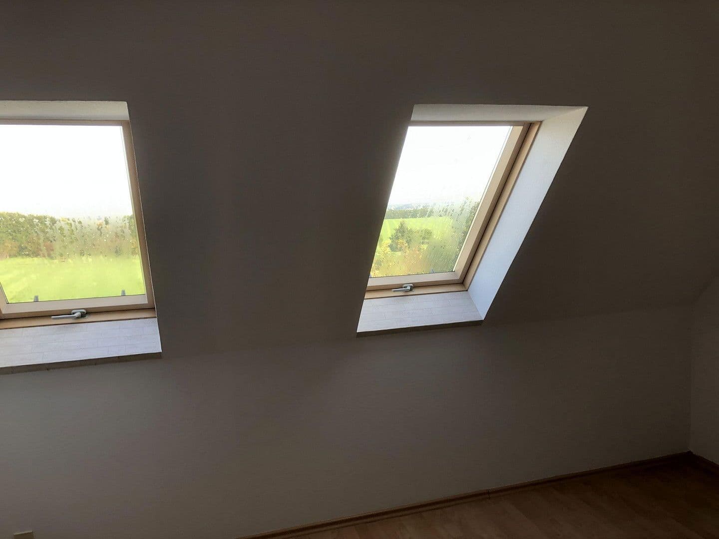 Prenájom bytu 4-izbový 94 m², Bahraer Straße 14, Hirschstein, Sasko Prenájom bytu 4-izbový 94 m², Bahraer Straße 14, Hirschstein, Sasko