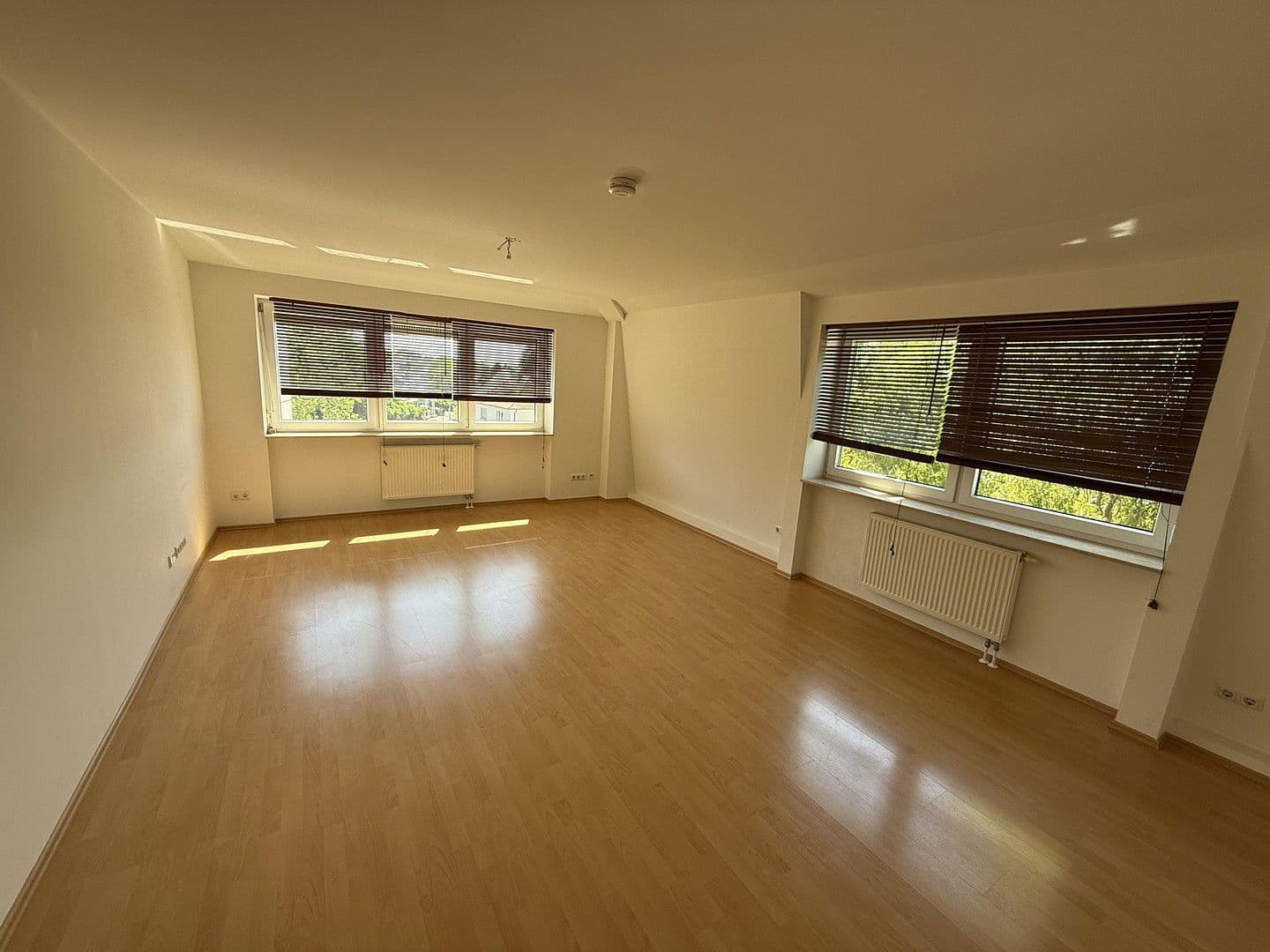 Prenájom bytu 4-izbový 130 m², Fischbacherstrasse 22, Kelkheim (Taunus), Hesensko Prenájom bytu 4-izbový 130 m², Fischbacherstrasse 22, Kelkheim (Taunus), Hesensko