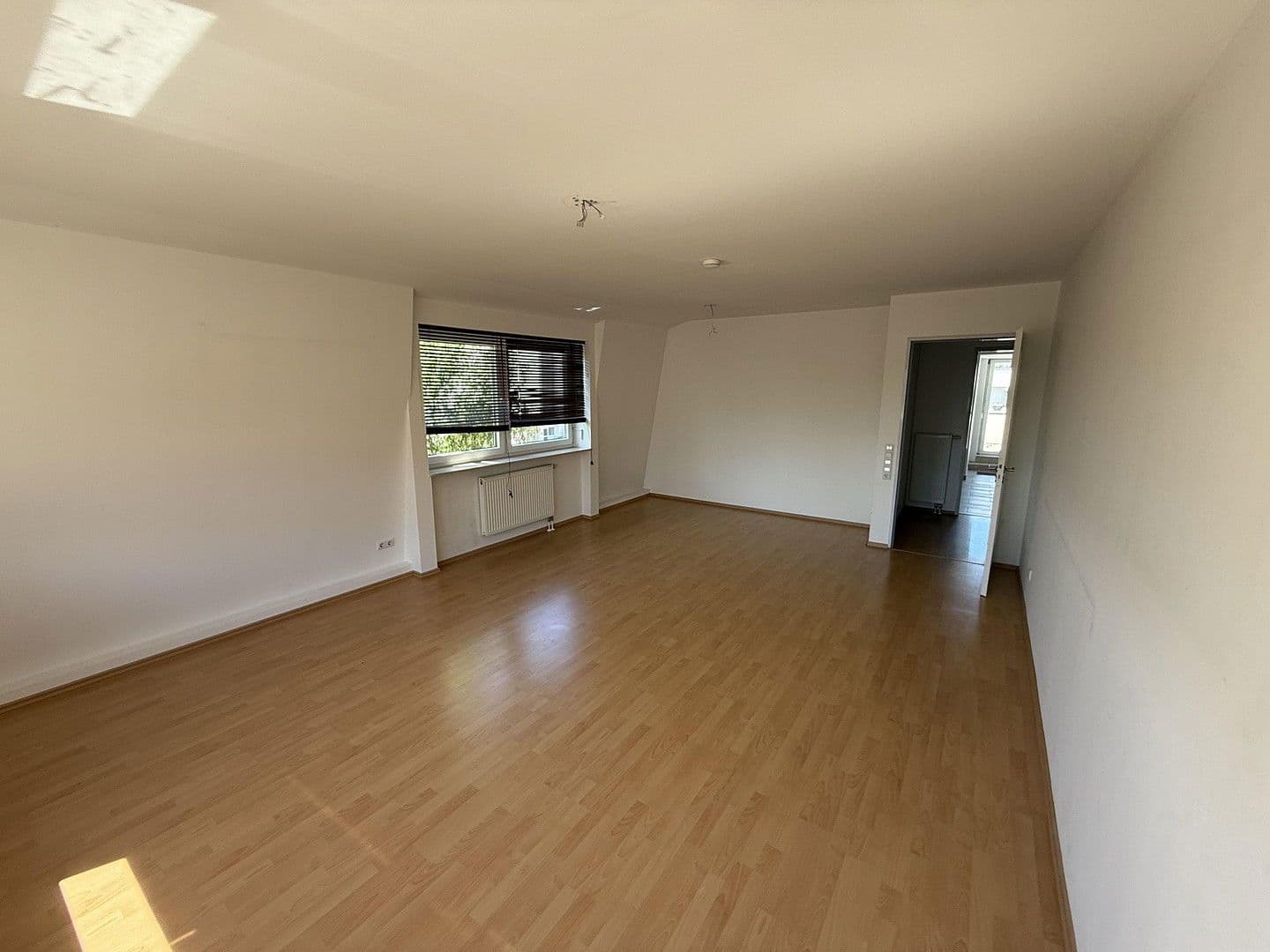 Prenájom bytu 4-izbový 130 m², Fischbacherstrasse 22, Kelkheim (Taunus), Hesensko Prenájom bytu 4-izbový 130 m², Fischbacherstrasse 22, Kelkheim (Taunus), Hesensko