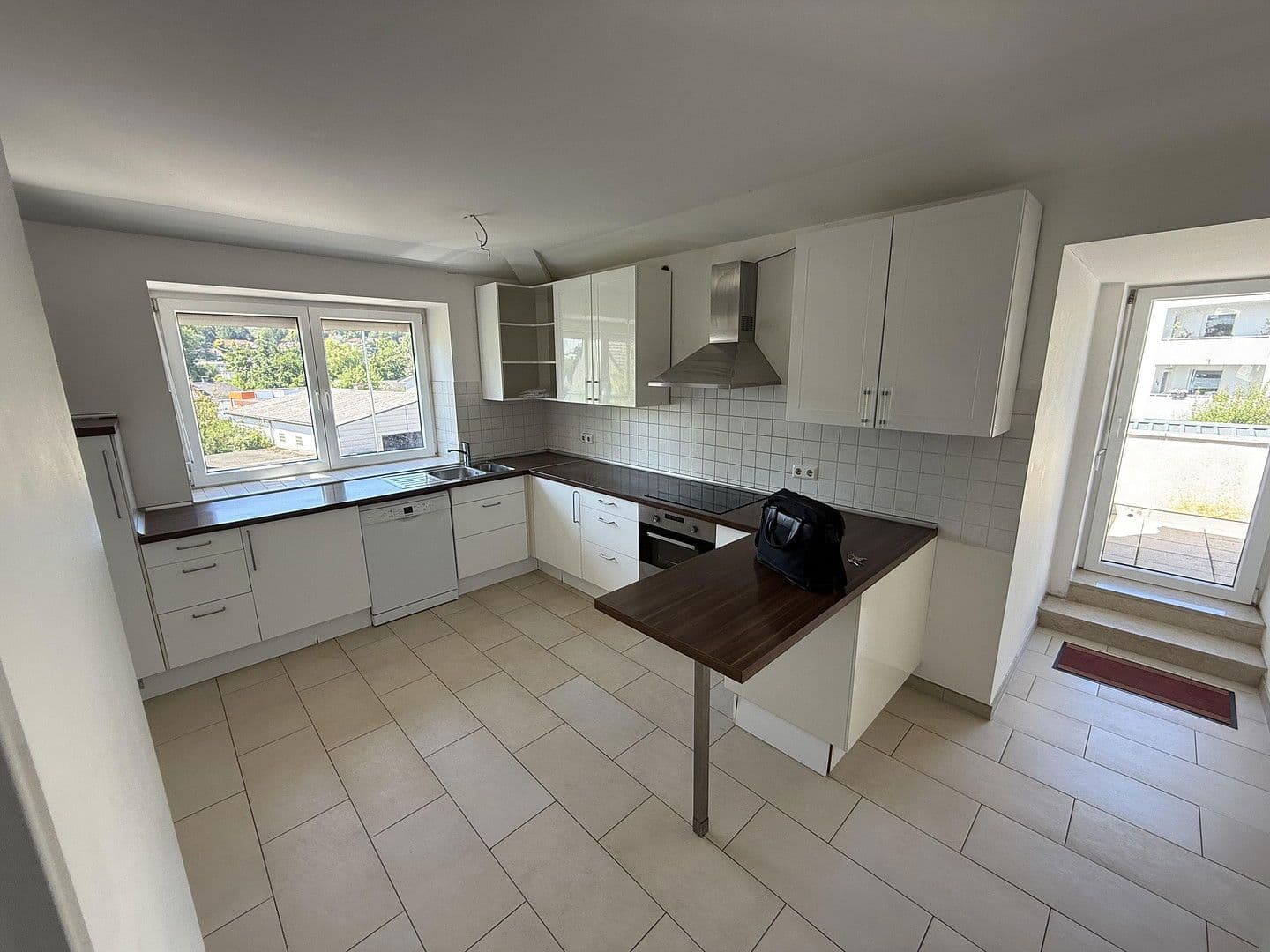 Prenájom bytu 4-izbový 130 m², Fischbacherstrasse 22, Kelkheim (Taunus), Hesensko Prenájom bytu 4-izbový 130 m², Fischbacherstrasse 22, Kelkheim (Taunus), Hesensko