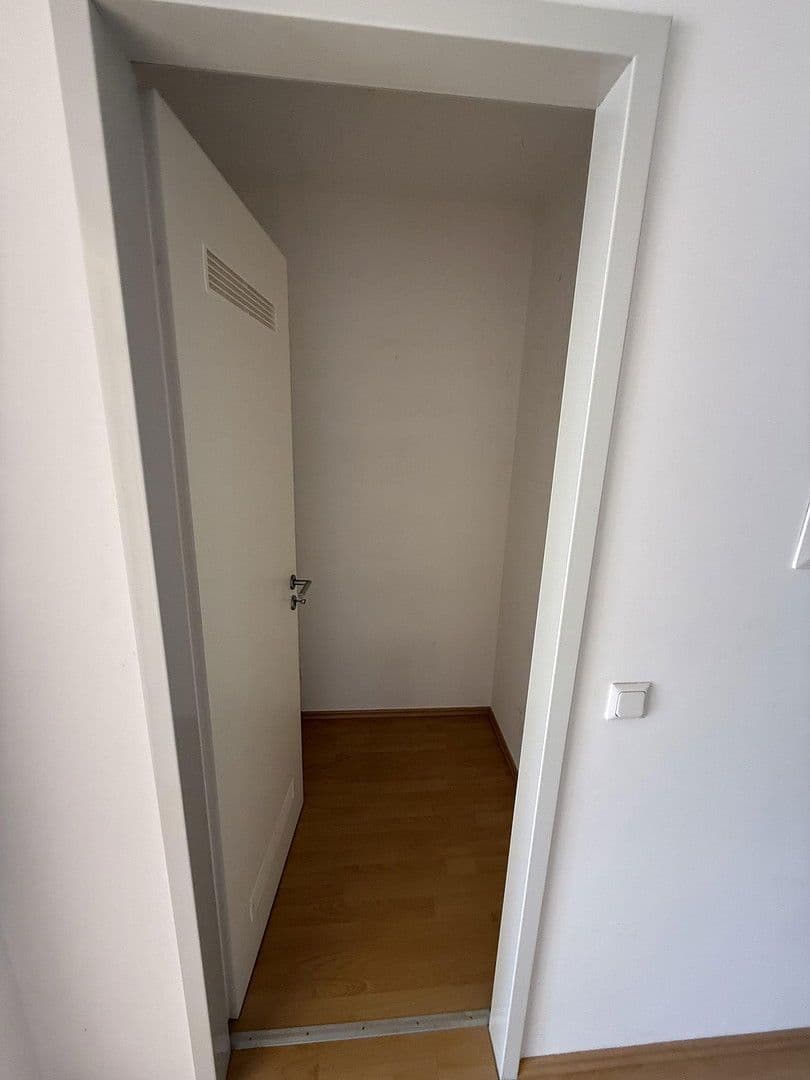 Prenájom bytu 4-izbový 130 m², Fischbacherstrasse 22, Kelkheim (Taunus), Hesensko Prenájom bytu 4-izbový 130 m², Fischbacherstrasse 22, Kelkheim (Taunus), Hesensko