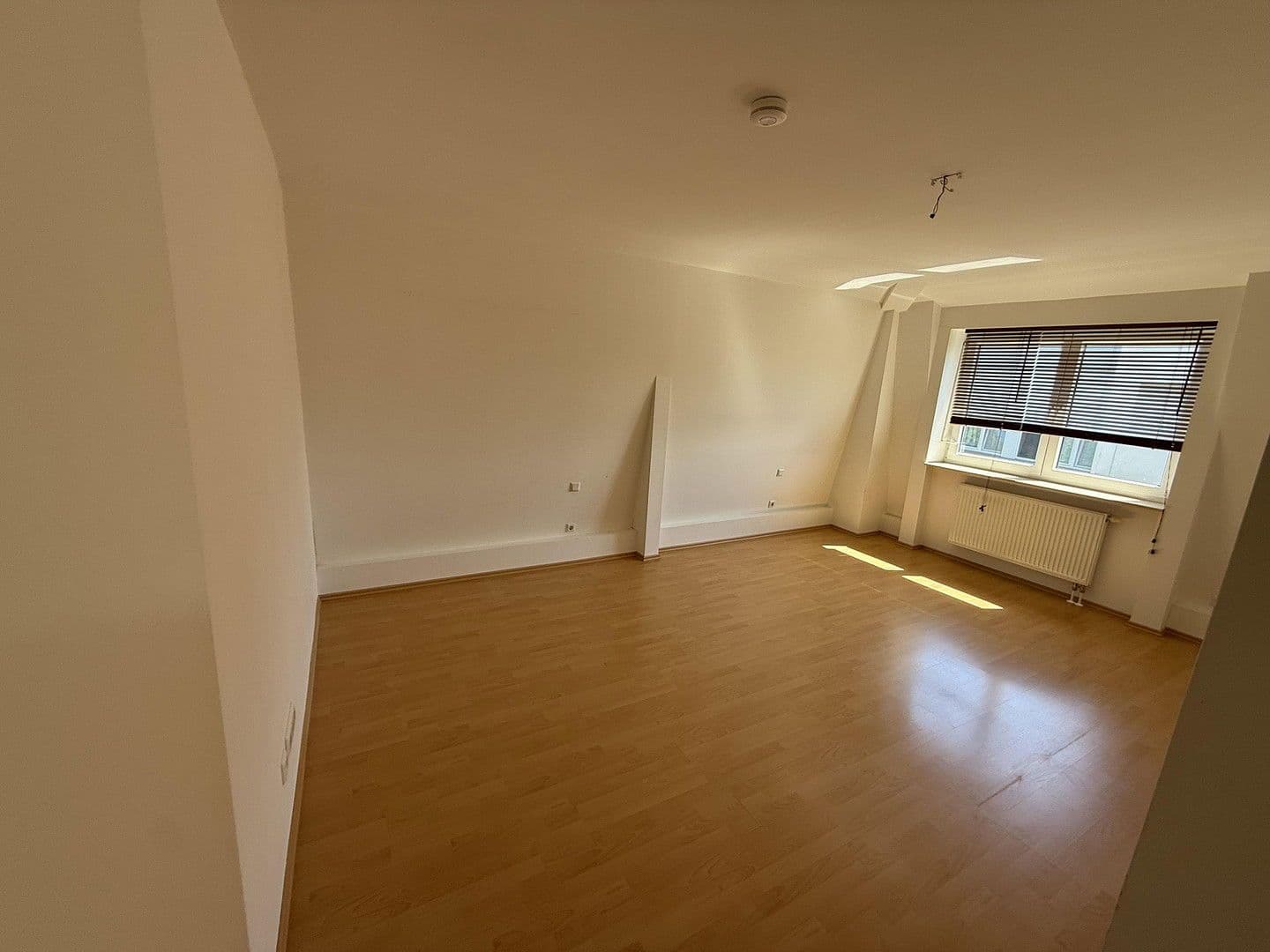 Prenájom bytu 4-izbový 130 m², Fischbacherstrasse 22, Kelkheim (Taunus), Hesensko Prenájom bytu 4-izbový 130 m², Fischbacherstrasse 22, Kelkheim (Taunus), Hesensko