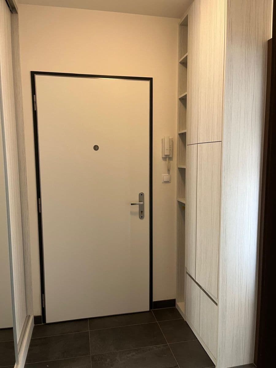 Prenájom bytu 1-izbový 33 m², Kačírkova, Praha, Praha Prenájom bytu 1-izbový 33 m², Kačírkova, Praha, Praha