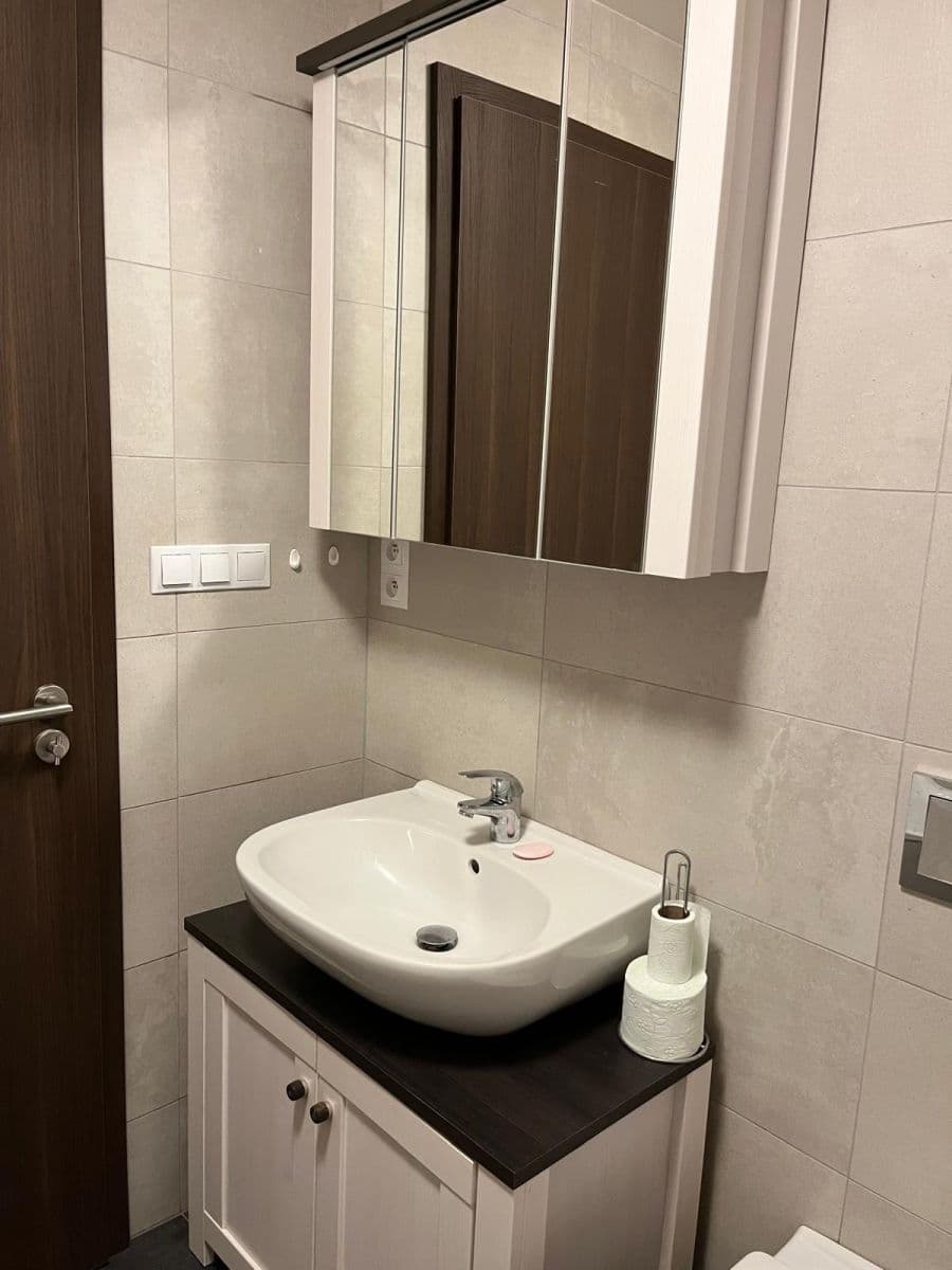 Prenájom bytu 1-izbový 33 m², Kačírkova, Praha, Praha Prenájom bytu 1-izbový 33 m², Kačírkova, Praha, Praha