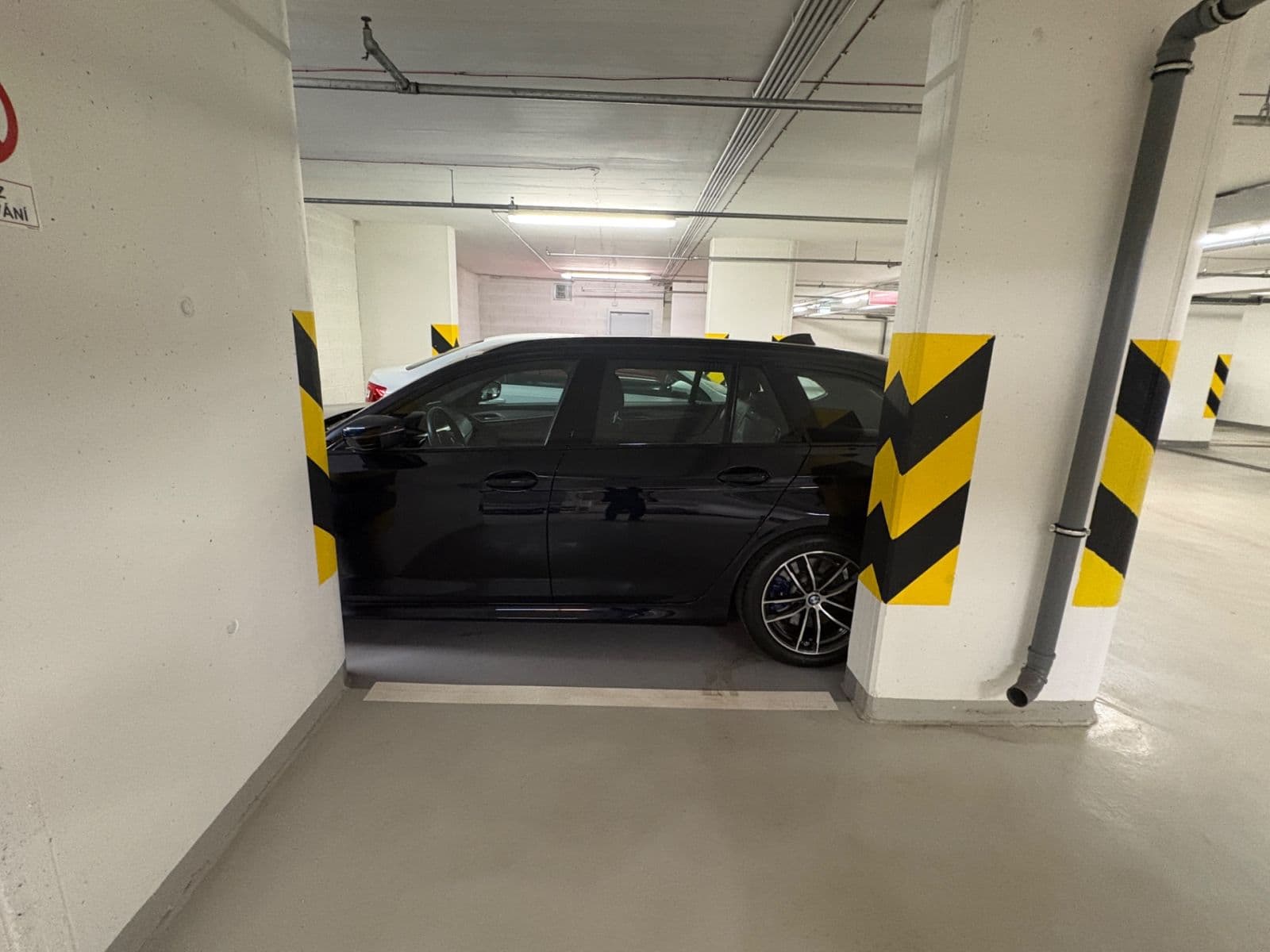 Predaj garáže 13 m², Breitfeldova, Praha, Praha Predaj garáže 13 m², Breitfeldova, Praha, Praha