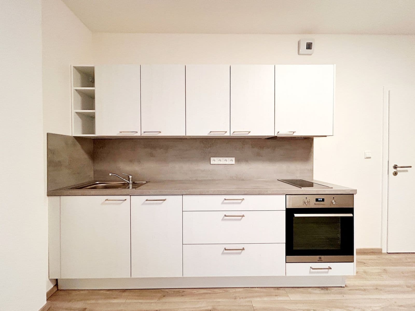 Prenájom bytu 1-izbový 34 m², S. K. Neumanna, Kralupy nad Vltavou, Středočeský kraj Prenájom bytu 1-izbový 34 m², S. K. Neumanna, Kralupy nad Vltavou, Středočeský kraj