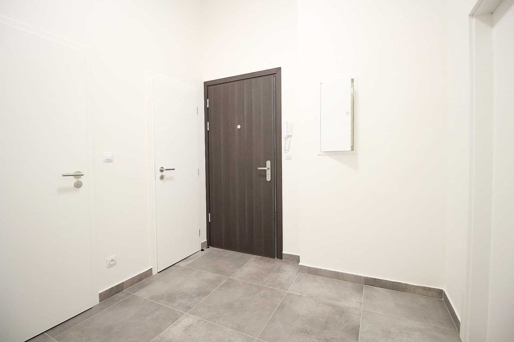 Prenájom bytu 2-izbový 58 m², S. K. Neumanna, Kralupy nad Vltavou, Středočeský kraj Prenájom bytu 2-izbový 58 m², S. K. Neumanna, Kralupy nad Vltavou, Středočeský kraj