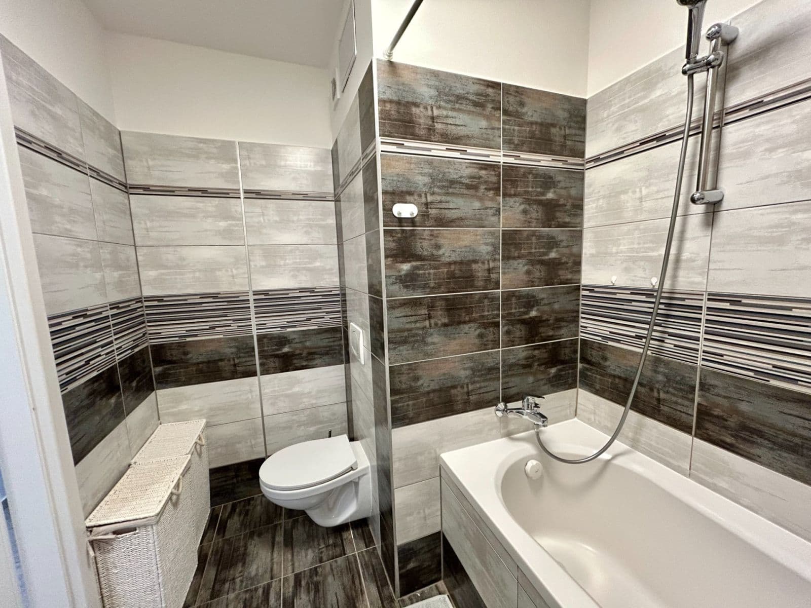 Prenájom bytu 2-izbový 66 m², Žinkovská, Praha, Praha Prenájom bytu 2-izbový 66 m², Žinkovská, Praha, Praha