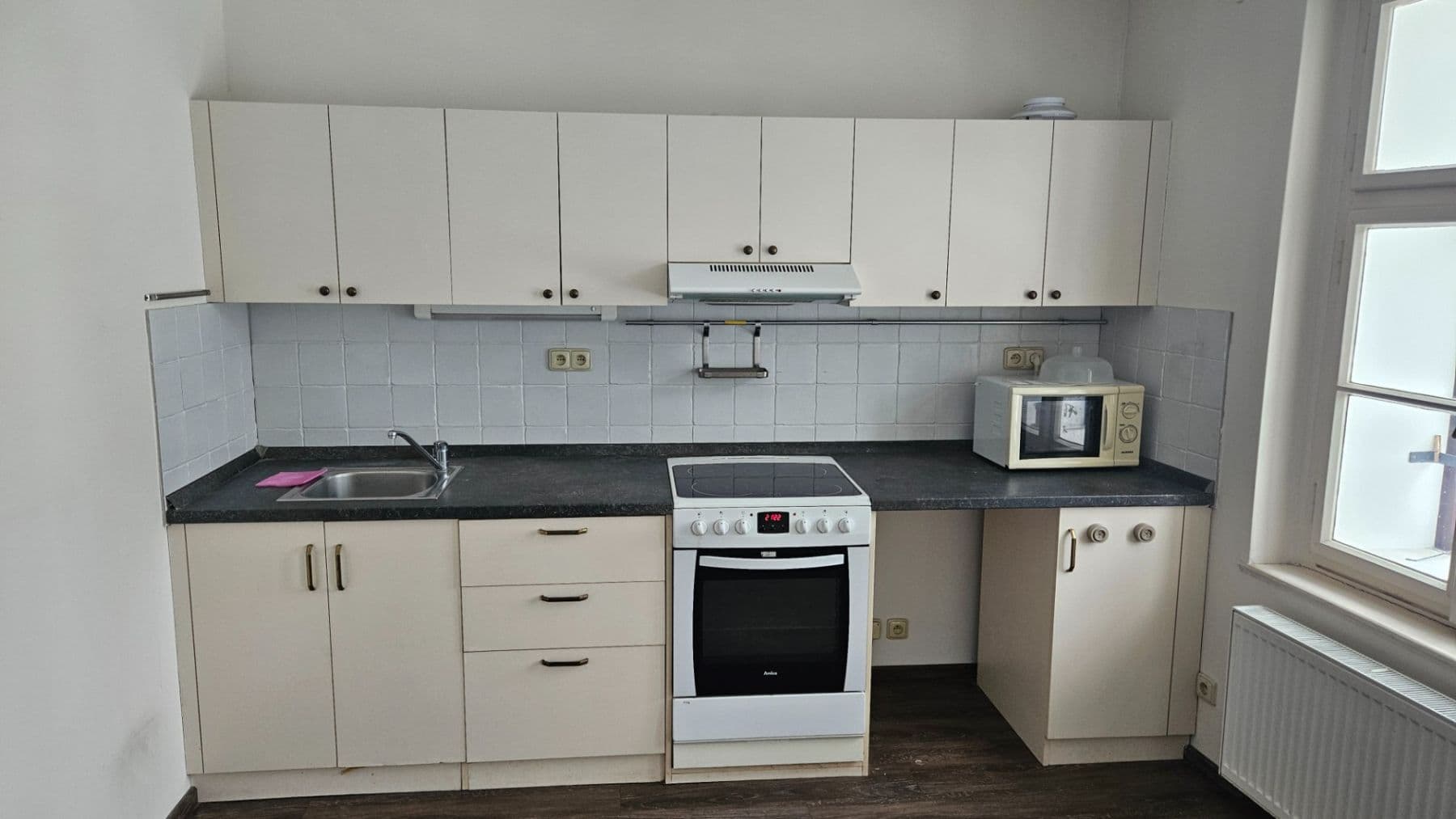 Prenájom kancelárie 56 m², náměstí Smiřických, Kostelec nad Černými lesy, Středočeský kraj Prenájom kancelárie 56 m², náměstí Smiřických, Kostelec nad Černými lesy, Středočeský kraj