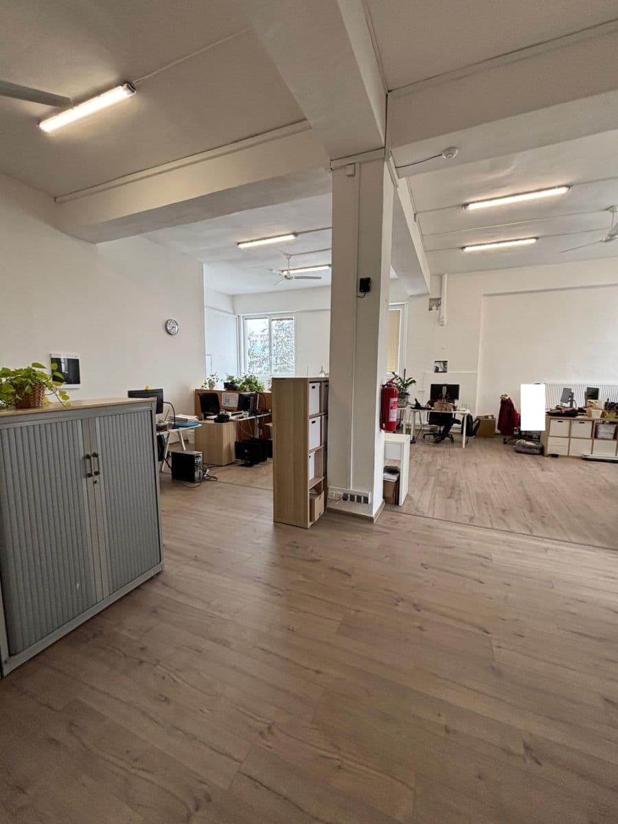 Prenájom nebytového priestoru 1.035 m², U Továren, Praha, Praha Prenájom nebytového priestoru 1.035 m², U Továren, Praha, Praha