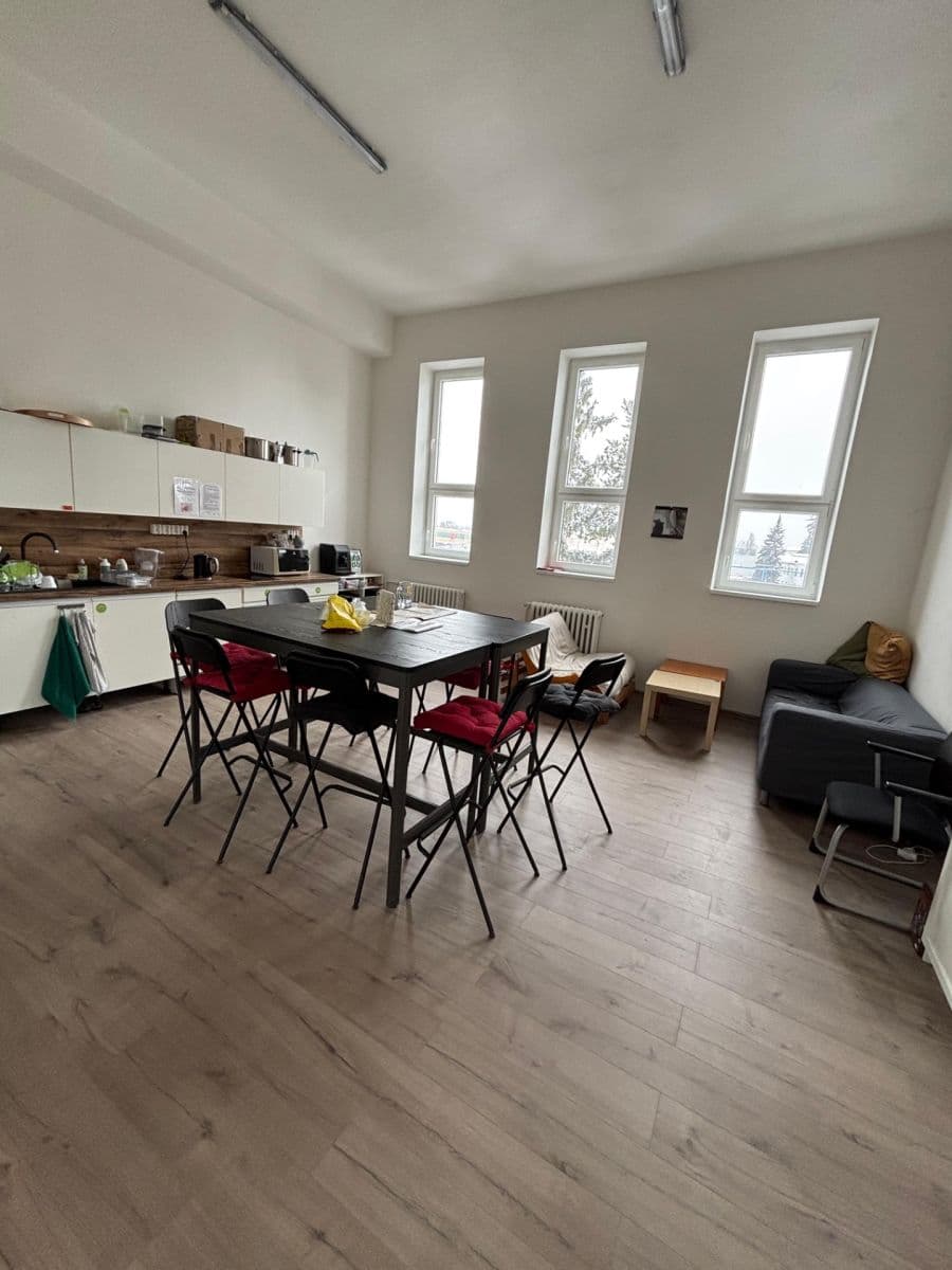 Prenájom nebytového priestoru 1.035 m², U Továren, Praha, Praha Prenájom nebytového priestoru 1.035 m², U Továren, Praha, Praha