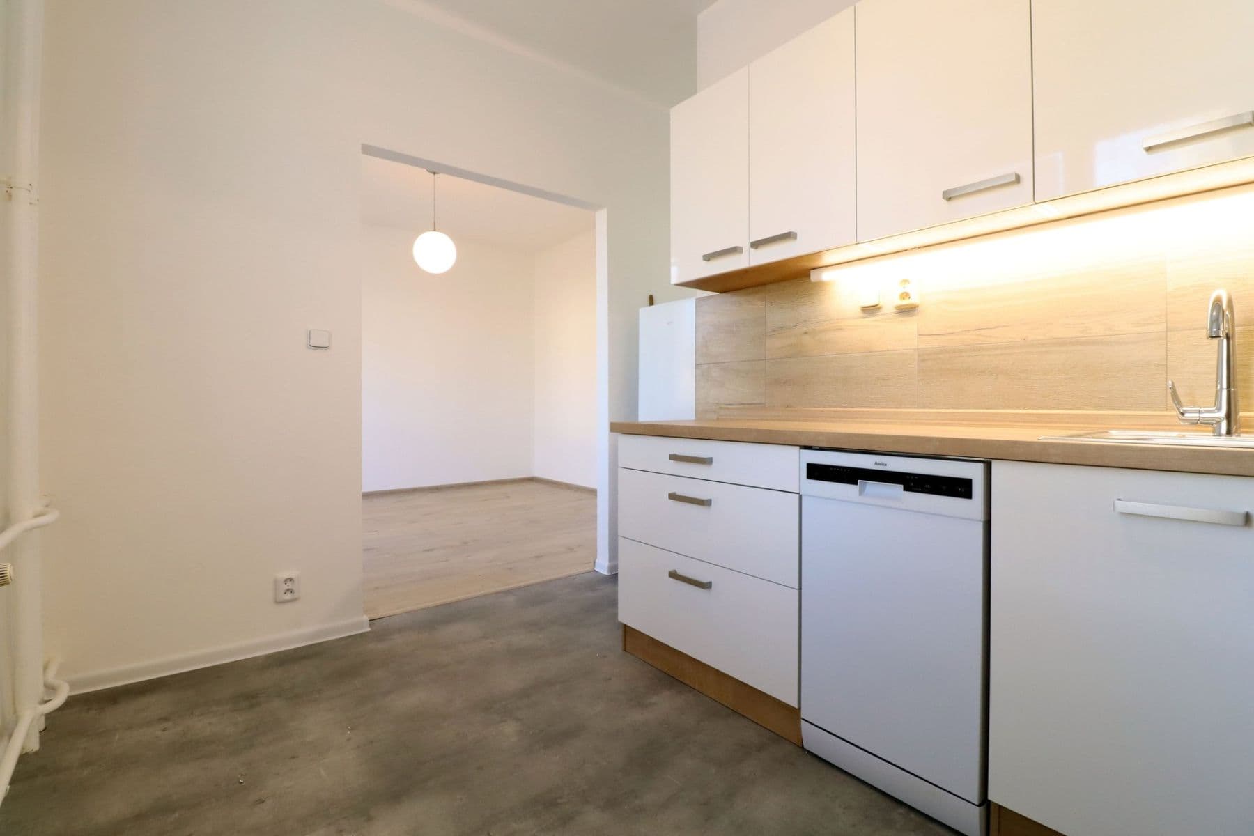 Prenájom bytu 2-izbový 52 m², Jabloňová, Praha, Praha Prenájom bytu 2-izbový 52 m², Jabloňová, Praha, Praha