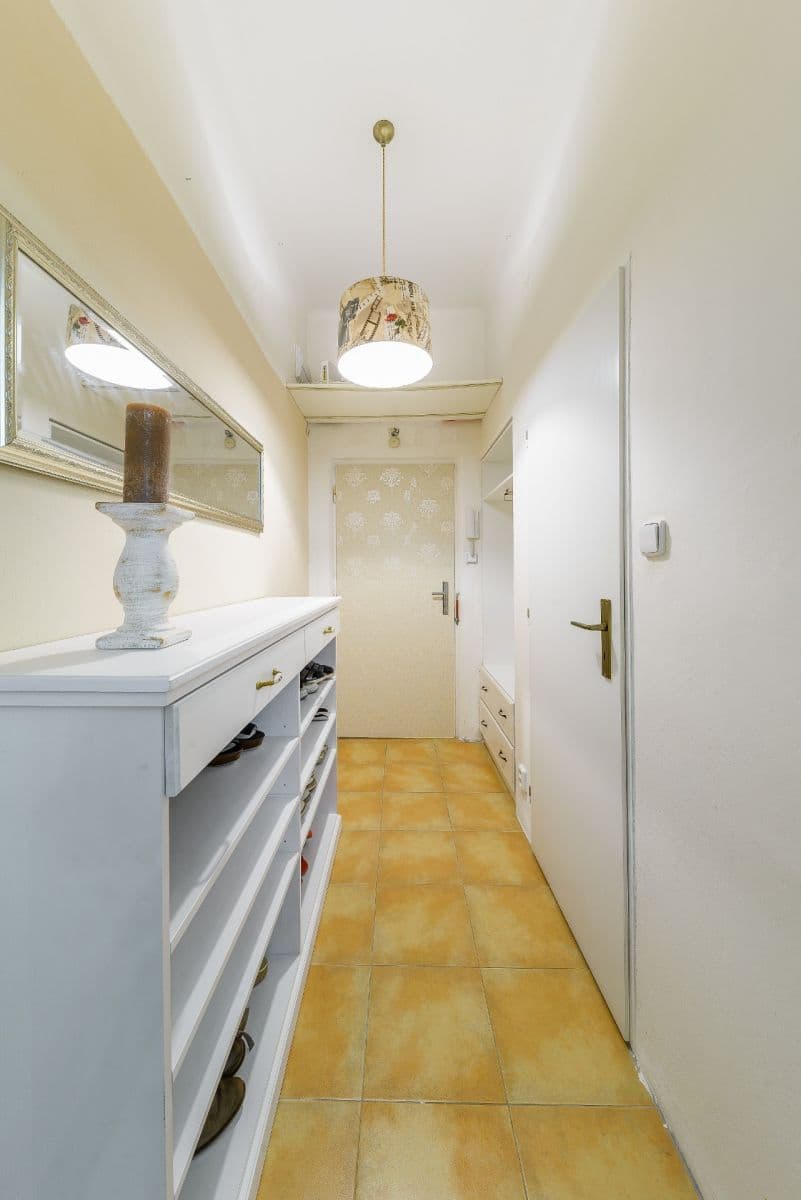 Prenájom bytu 1-izbový 32 m², Bulharská, Praha, Praha Prenájom bytu 1-izbový 32 m², Bulharská, Praha, Praha