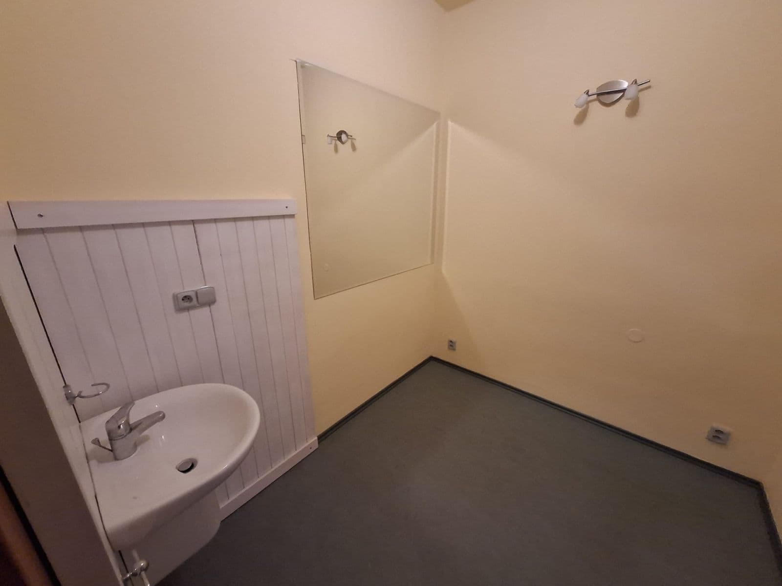 Prenájom nebytového priestoru 130 m², Radniční, Hranice, Olomoucký kraj Prenájom nebytového priestoru 130 m², Radniční, Hranice, Olomoucký kraj