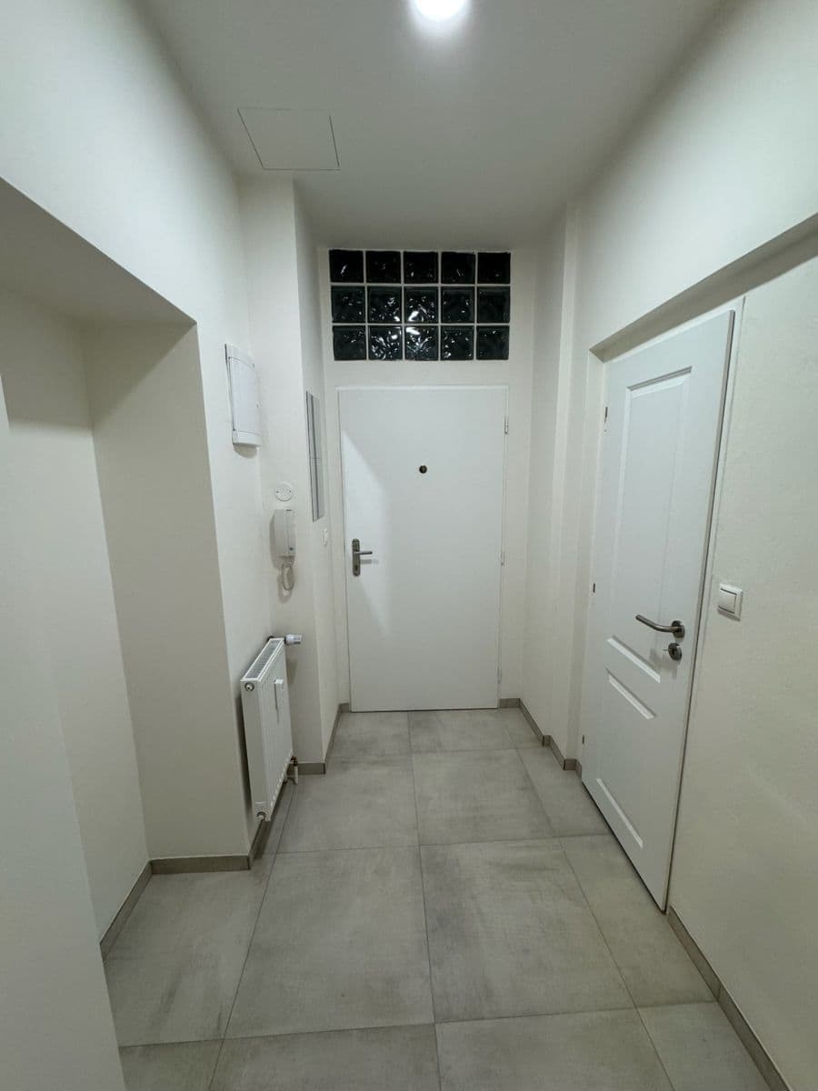 Prenájom bytu 2-izbový 41 m², Oldřichova, Praha, Praha Prenájom bytu 2-izbový 41 m², Oldřichova, Praha, Praha