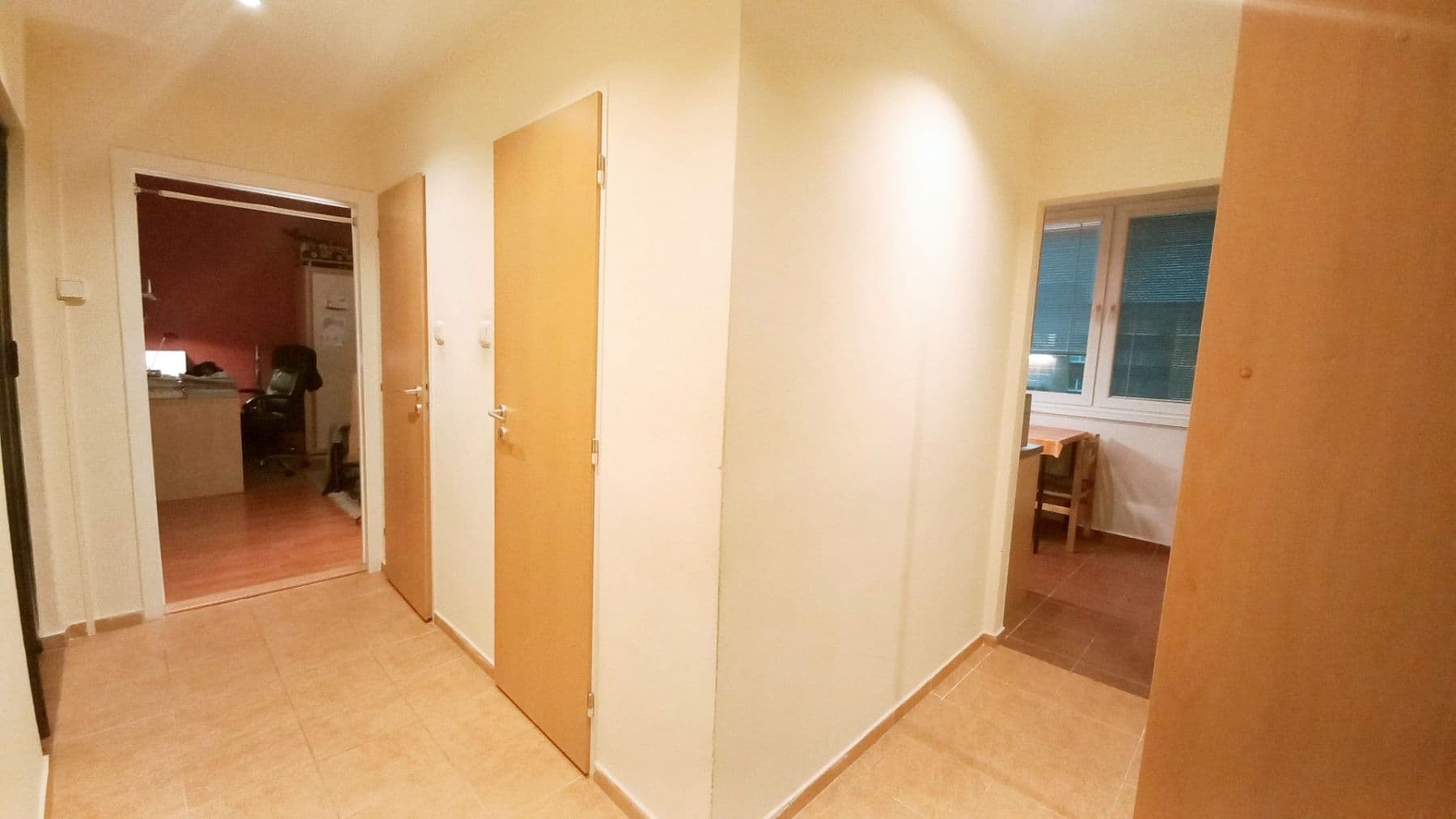 Prenájom bytu 3-izbový 72 m², Ke Strašnické, Praha, Praha Prenájom bytu 3-izbový 72 m², Ke Strašnické, Praha, Praha