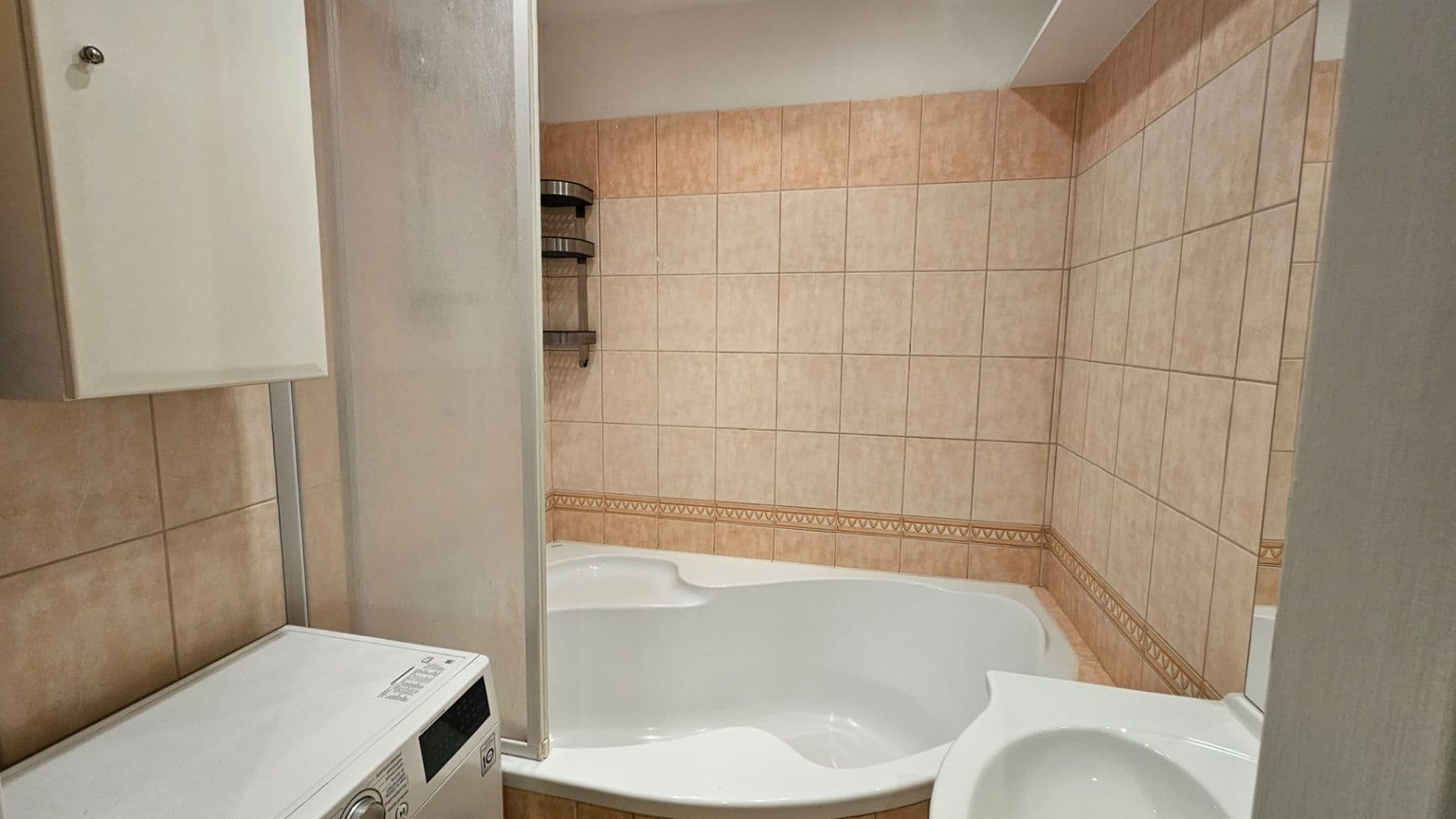 Prenájom bytu 3-izbový 72 m², Ke Strašnické, Praha, Praha Prenájom bytu 3-izbový 72 m², Ke Strašnické, Praha, Praha