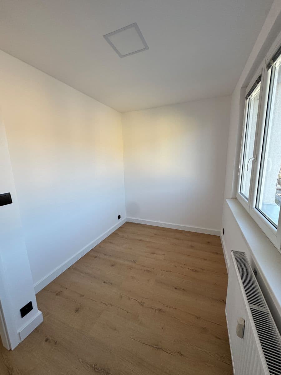 Prenájom bytu 3-izbový 54 m², Třída Míru, Beroun, Středočeský kraj Prenájom bytu 3-izbový 54 m², Třída Míru, Beroun, Středočeský kraj