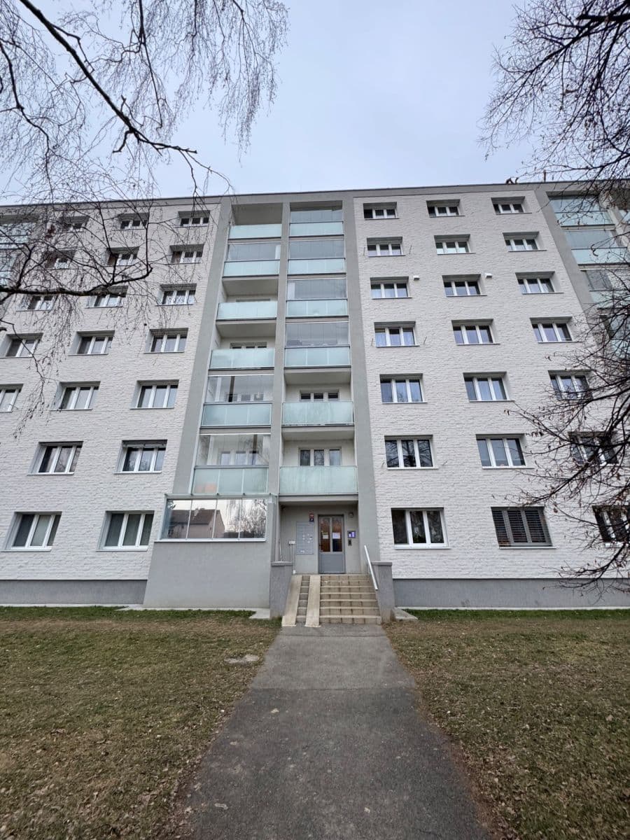 Prenájom bytu 3-izbový 54 m², Třída Míru, Beroun, Středočeský kraj Prenájom bytu 3-izbový 54 m², Třída Míru, Beroun, Středočeský kraj