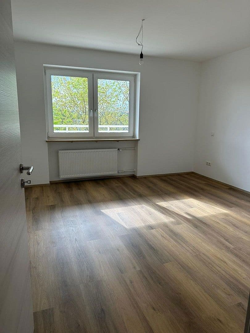 Prenájom bytu 3-izbový 78 m², Regensburg, Bavorsko Prenájom bytu 3-izbový 78 m², Regensburg, Bavorsko