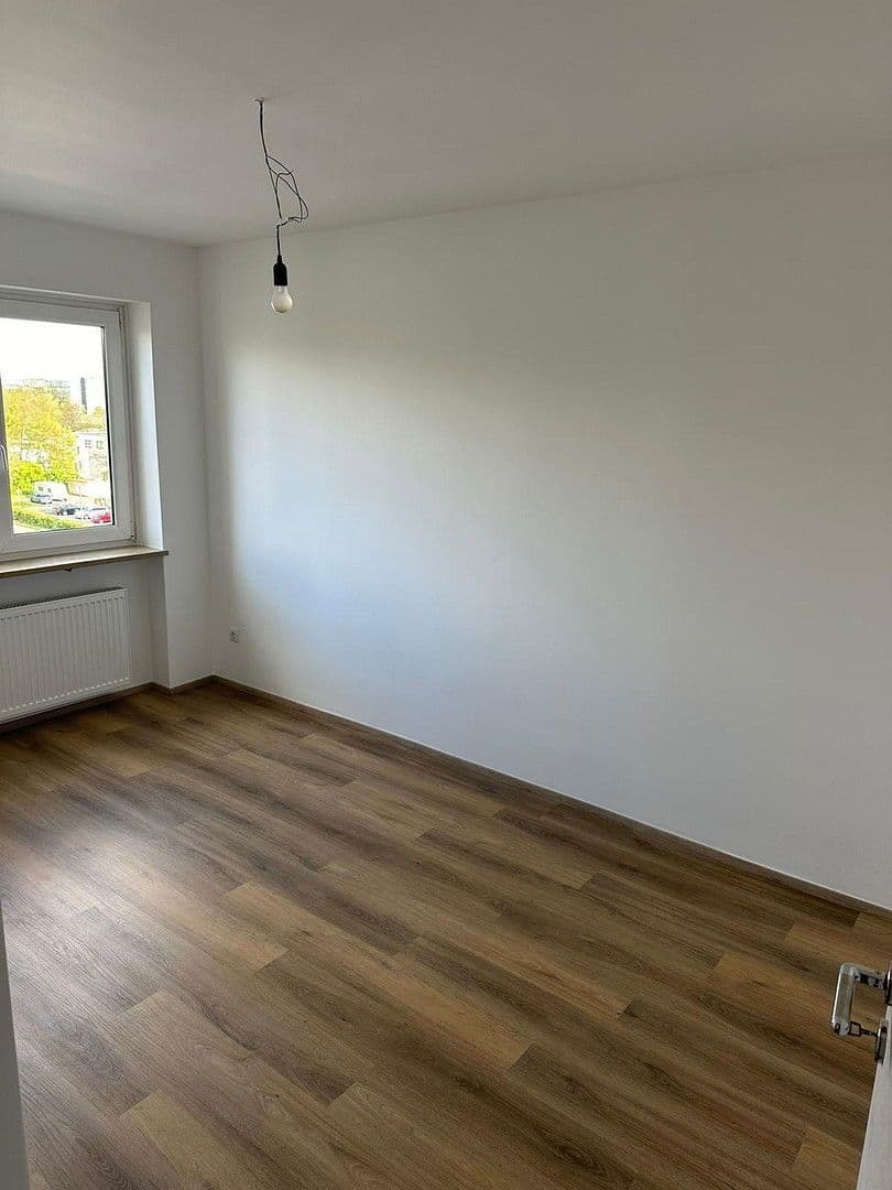 Prenájom bytu 3-izbový 78 m², Regensburg, Bavorsko Prenájom bytu 3-izbový 78 m², Regensburg, Bavorsko