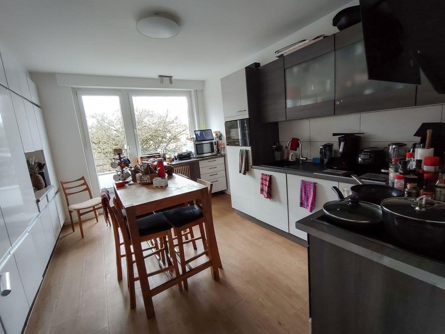 Prenájom bytu 5-izbový 250 m², Bergisch Gladbach, Severné Porýnie - Westfálsko Prenájom bytu 5-izbový 250 m², Bergisch Gladbach, Severné Porýnie - Westfálsko