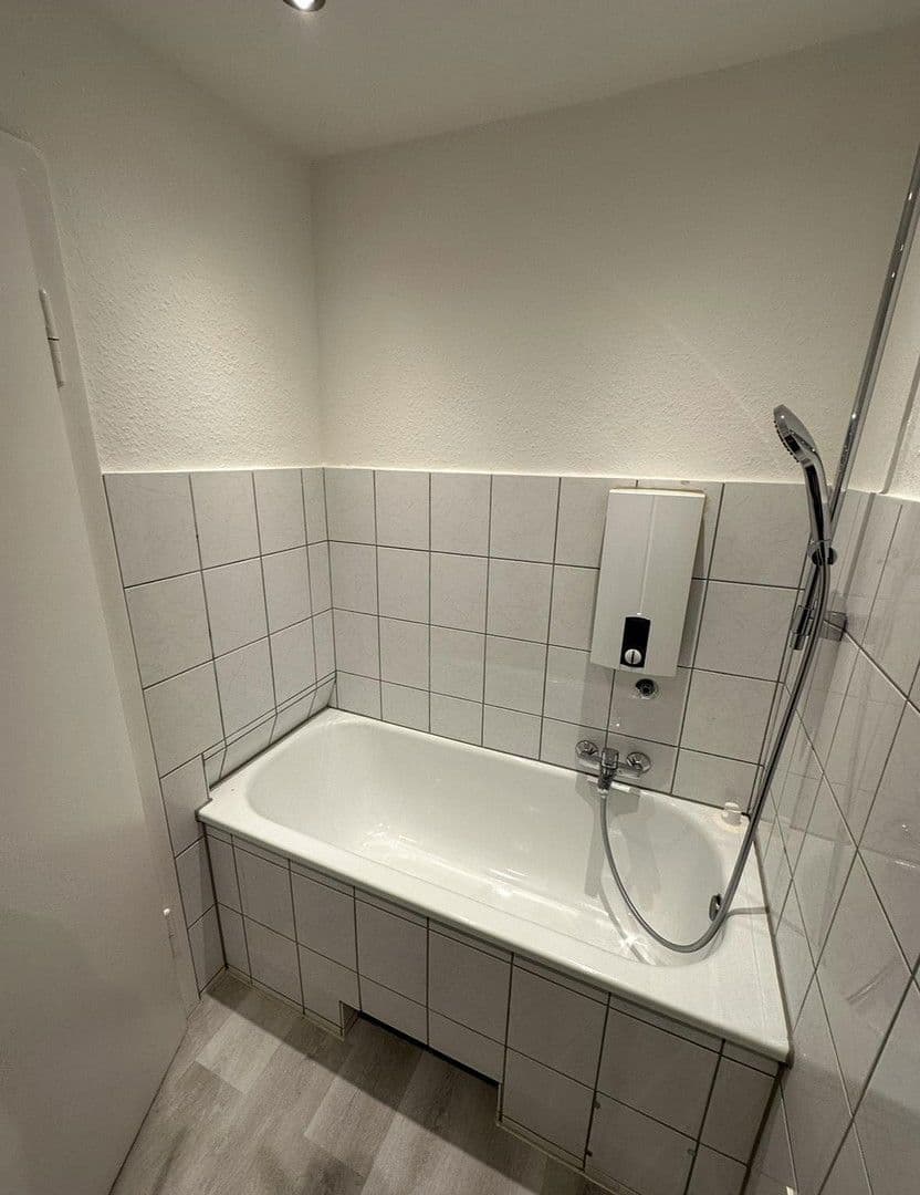 Prenájom bytu 1-izbový 27 m², Aderstraße 61, Düsseldorf, Severné Porýnie - Westfálsko Prenájom bytu 1-izbový 27 m², Aderstraße 61, Düsseldorf, Severné Porýnie - Westfálsko