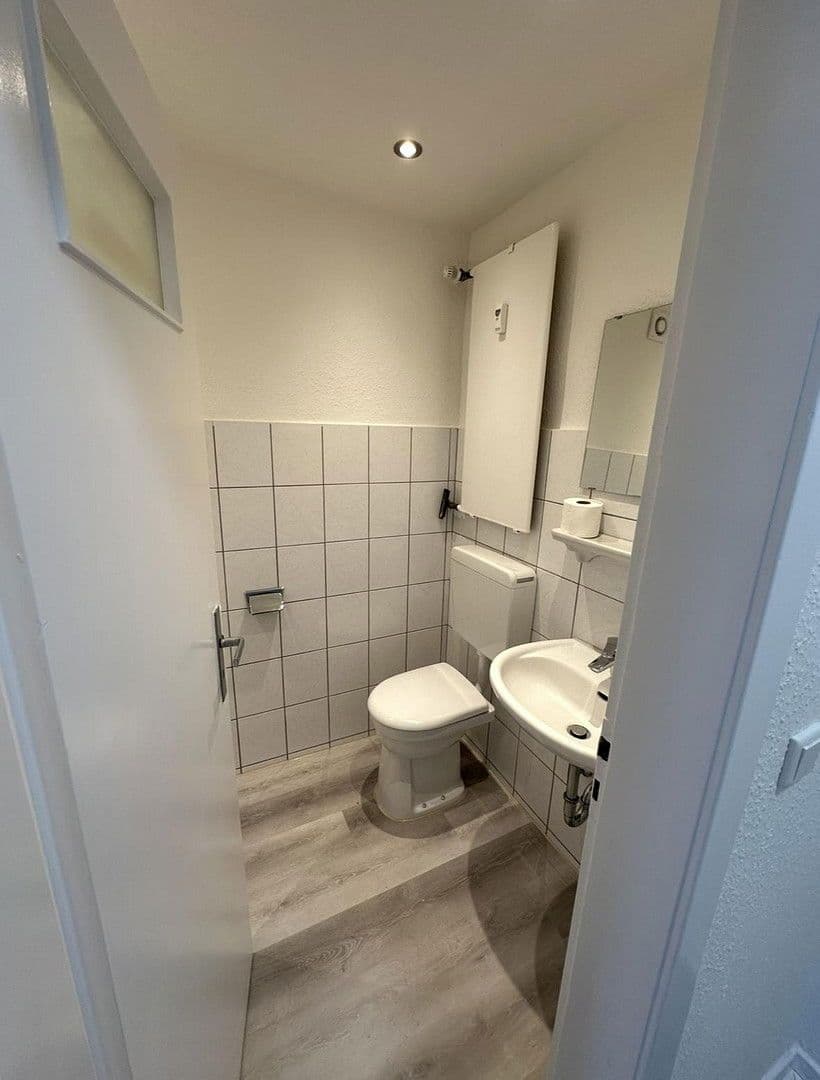 Prenájom bytu 1-izbový 27 m², Aderstraße 61, Düsseldorf, Severné Porýnie - Westfálsko Prenájom bytu 1-izbový 27 m², Aderstraße 61, Düsseldorf, Severné Porýnie - Westfálsko