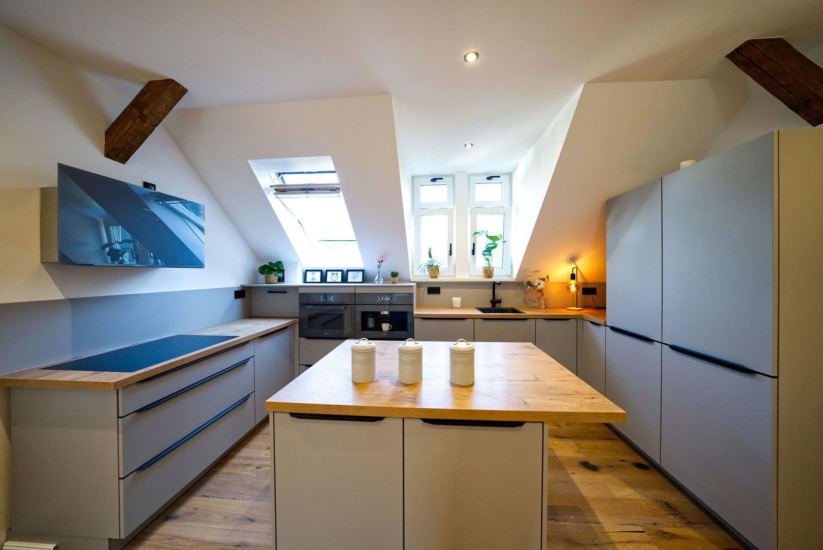 Prenájom bytu 3-izbový 82 m², Barbarossastraße 86, Chemnitz, Sasko Prenájom bytu 3-izbový 82 m², Barbarossastraße 86, Chemnitz, Sasko