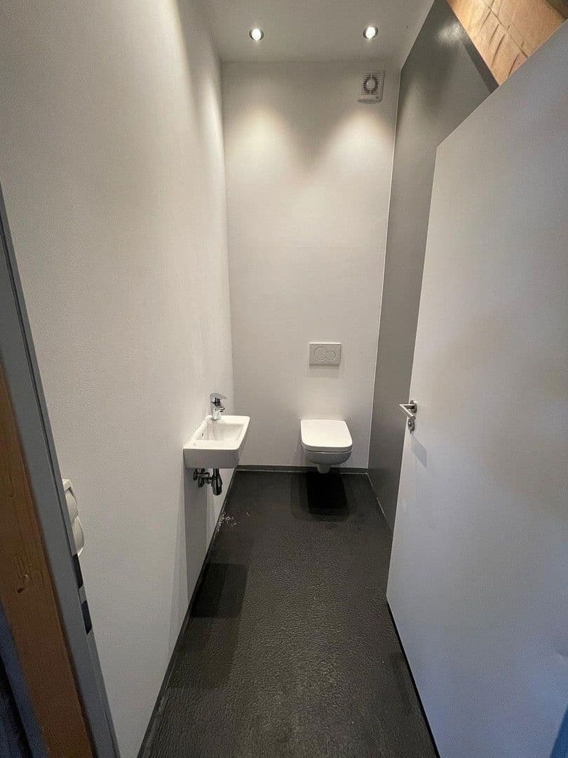 Prenájom nebytového priestoru 340 m², Gewerbebogen 11, Hemau, Bavorsko Prenájom nebytového priestoru 340 m², Gewerbebogen 11, Hemau, Bavorsko