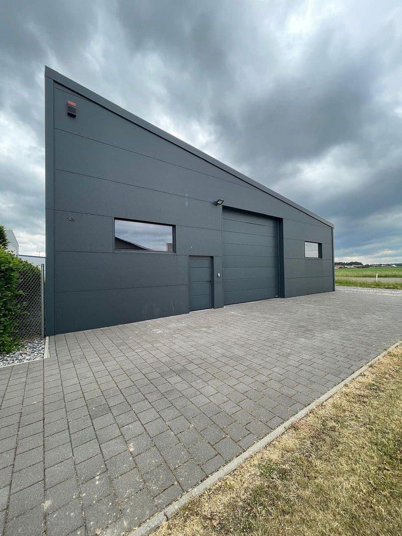 Prenájom nebytového priestoru 340 m², Gewerbebogen 11, Hemau, Bavorsko Prenájom nebytového priestoru 340 m², Gewerbebogen 11, Hemau, Bavorsko