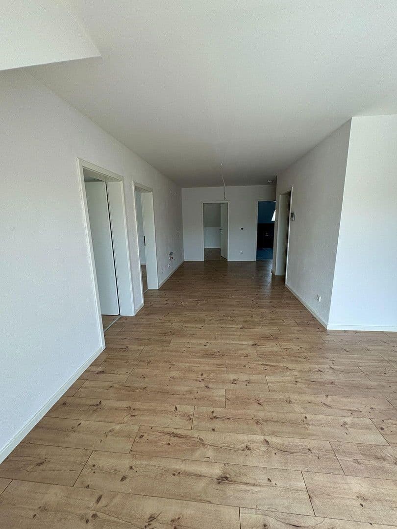 Prenájom bytu 4-izbový 82 m², Hermann-Geib-Straße 71, Regensburg, Bavorsko Prenájom bytu 4-izbový 82 m², Hermann-Geib-Straße 71, Regensburg, Bavorsko